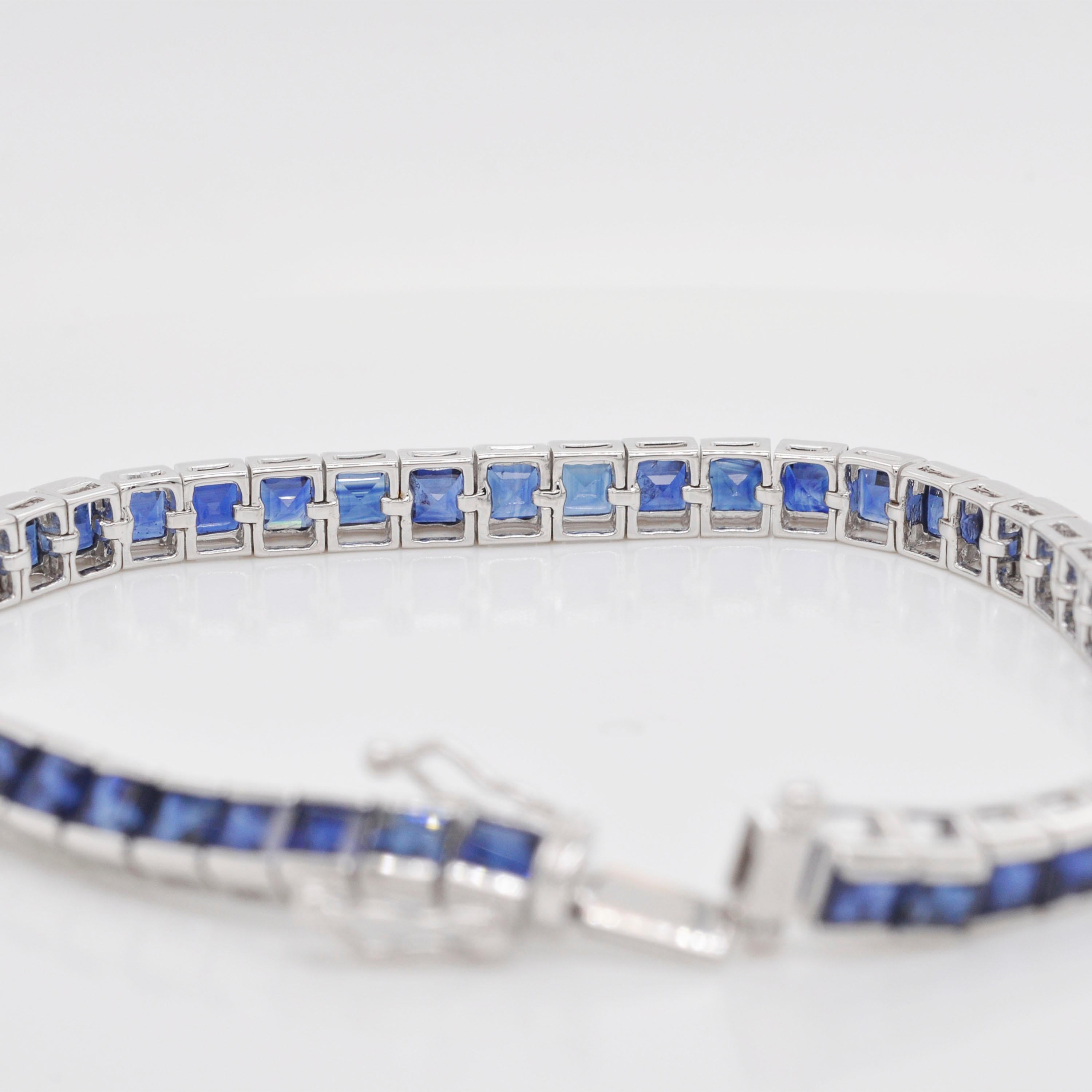 18 Karat White Gold Natural Blue Sapphire Square Tennis Line Bracelet In New Condition For Sale In Jaipur, Rajasthan