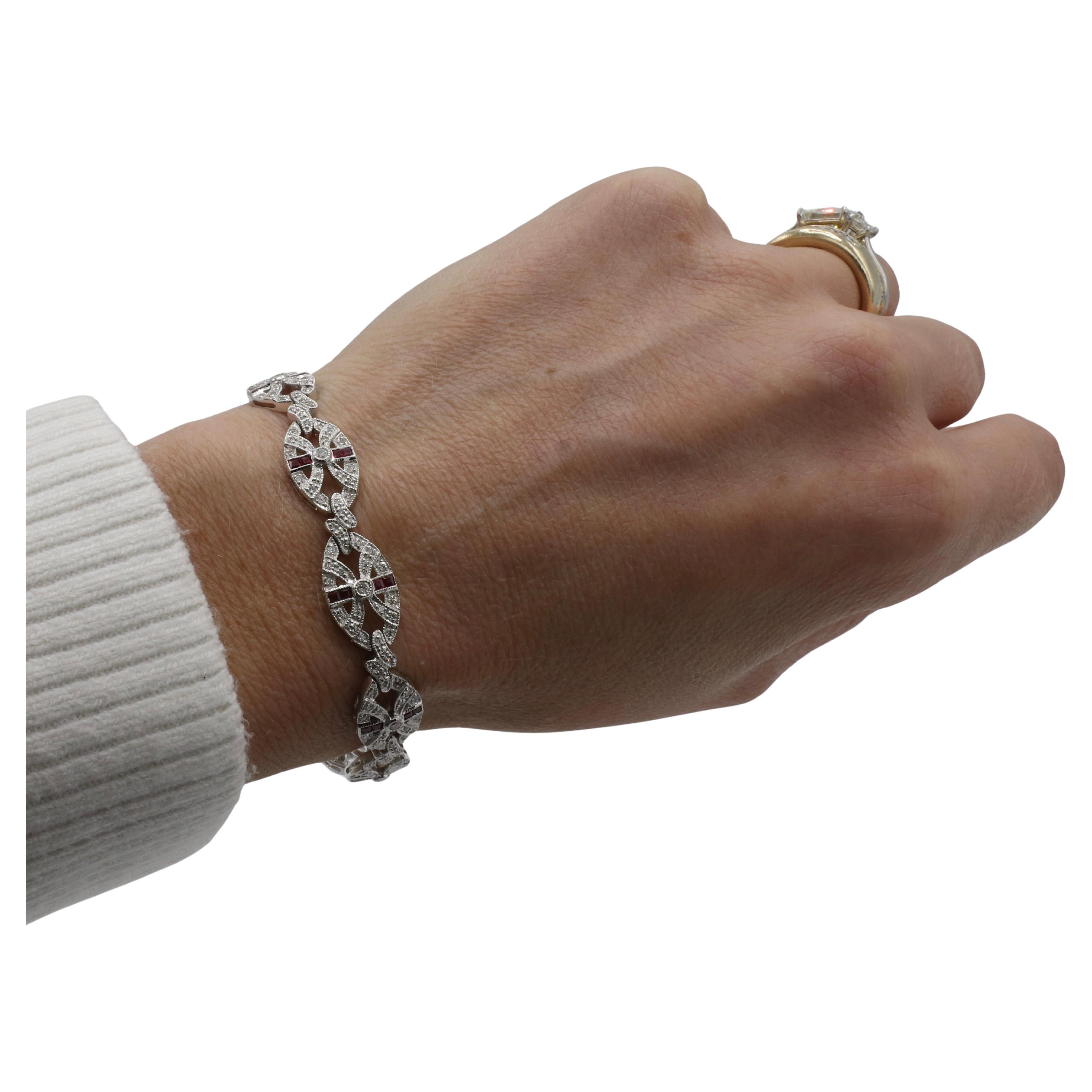 Bracelet à maillons station en or blanc 18 carats, diamant naturel et rubis Excellent état - En vente à  Baltimore, MD