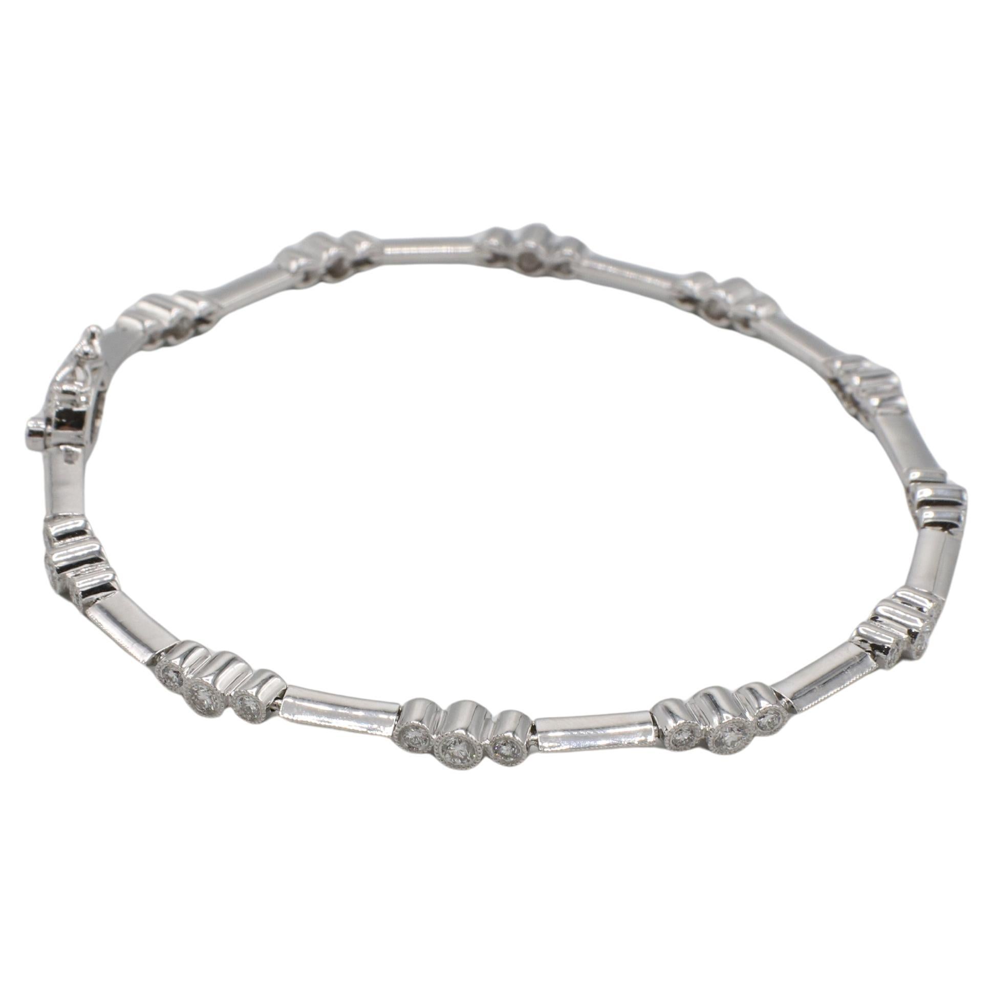 Modern 18 Karat White Gold Natural Diamond Station Knife-Edge Tennis Line Bracelet For Sale