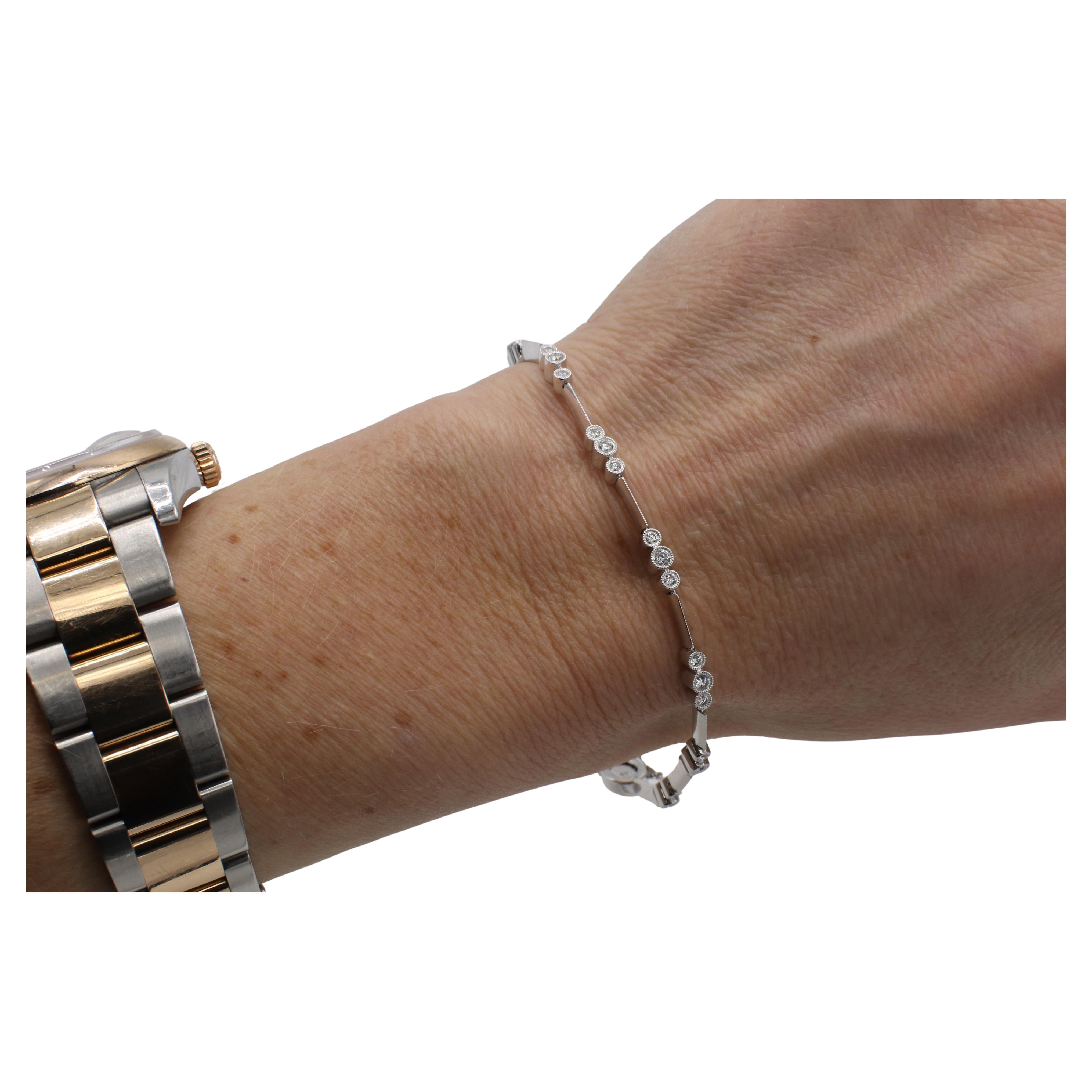18 Karat White Gold Natural Diamond Station Knife-Edge Tennis Line Bracelet In Excellent Condition For Sale In  Baltimore, MD