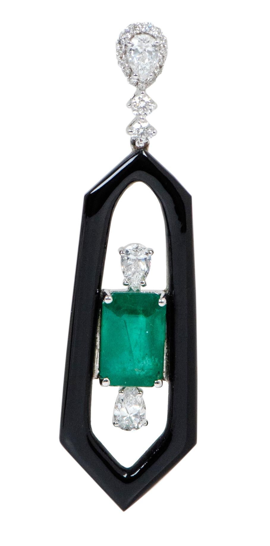 18 Karat White Gold Natural Emerald, Diamond, and Black Onyx Dangle Earrings In New Condition In Jaipur, IN