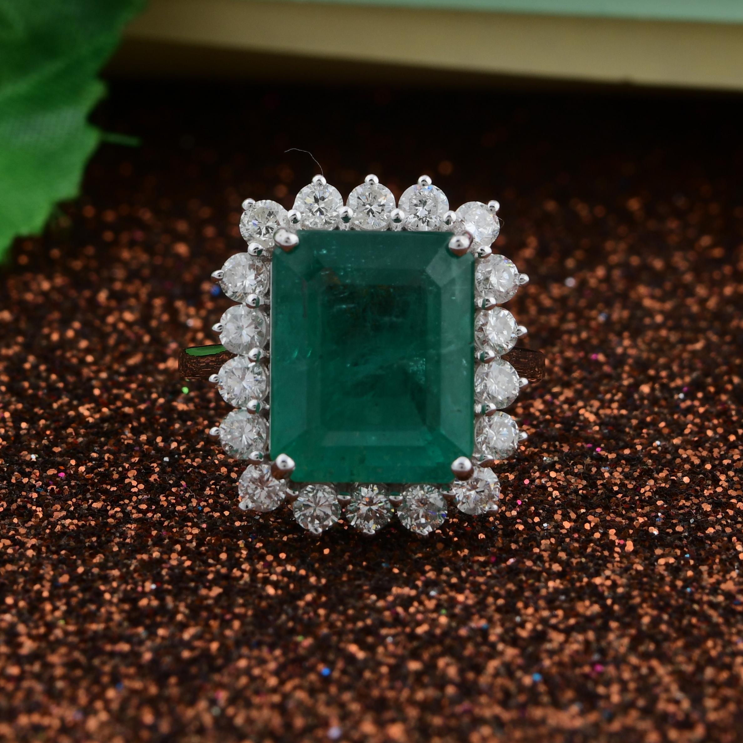 For Sale:  18 Karat White Gold Natural Emerald Gemstone Ring Diamond Handmade Fine Jewelry 7