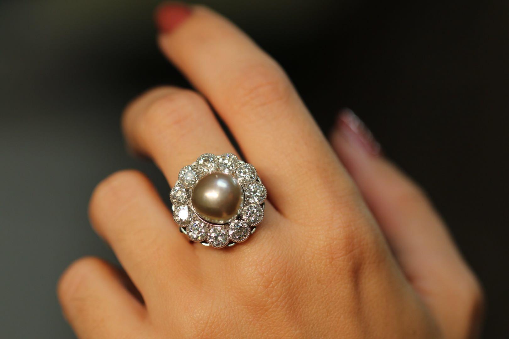 Natural Pearl and Diamond 18 Karat White Gold Ring In Excellent Condition In Banbury, GB