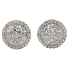 18 Karat Weißgold Natürliche runde & Baguette-Diamant-Cluster-Ohrringe