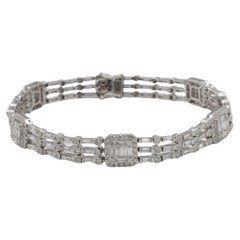 Bracelet de tennis à trois rangs en or blanc 18 carats diamants ronds et baguettes naturels
