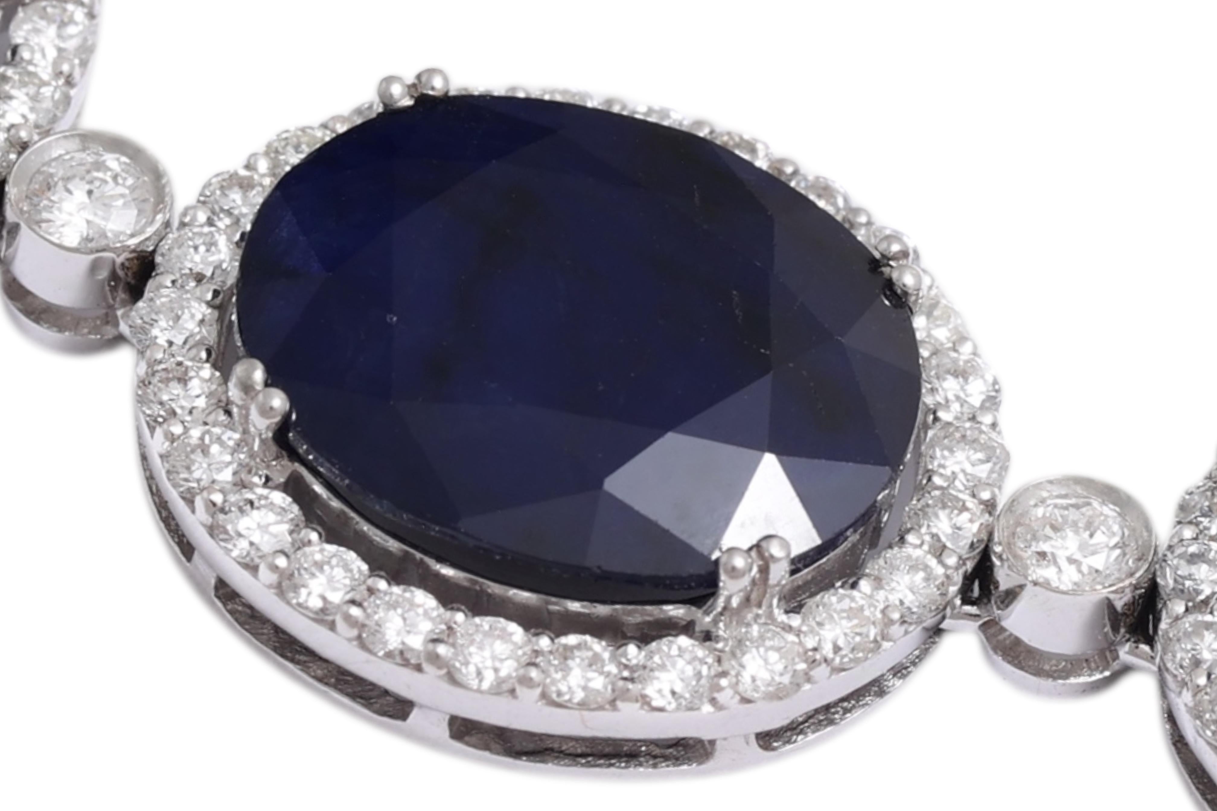 Collier en or blanc 18 carats avec 210,54 carats de saphirs et 17,01 carats de diamants en vente 8