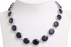 Collier en or blanc 18 carats avec 210,54 carats de saphirs et 17,01 carats de diamants