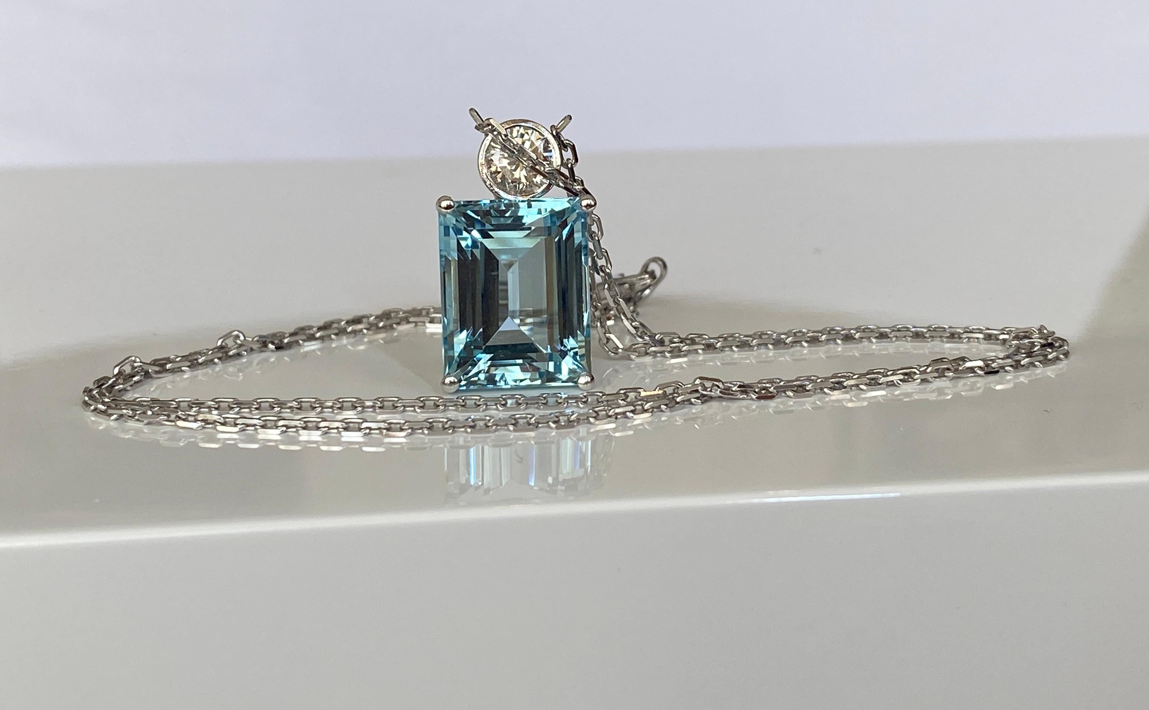 18 Karat White Gold Necklace with a Diamond Pendant Decorated with Aquamarine  For Sale 4