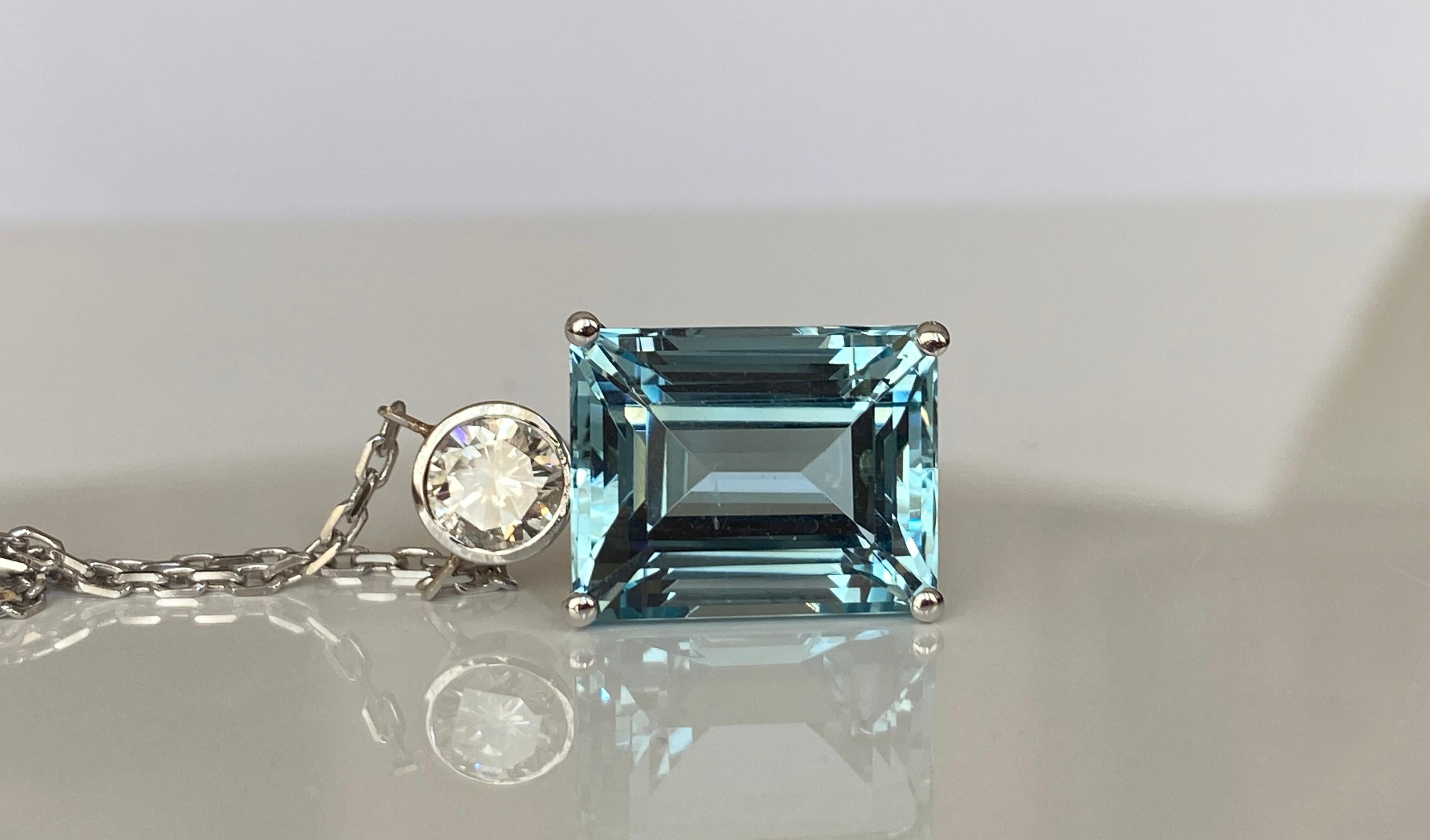 18 Karat White Gold Necklace with a Diamond Pendant Decorated with Aquamarine  For Sale 5