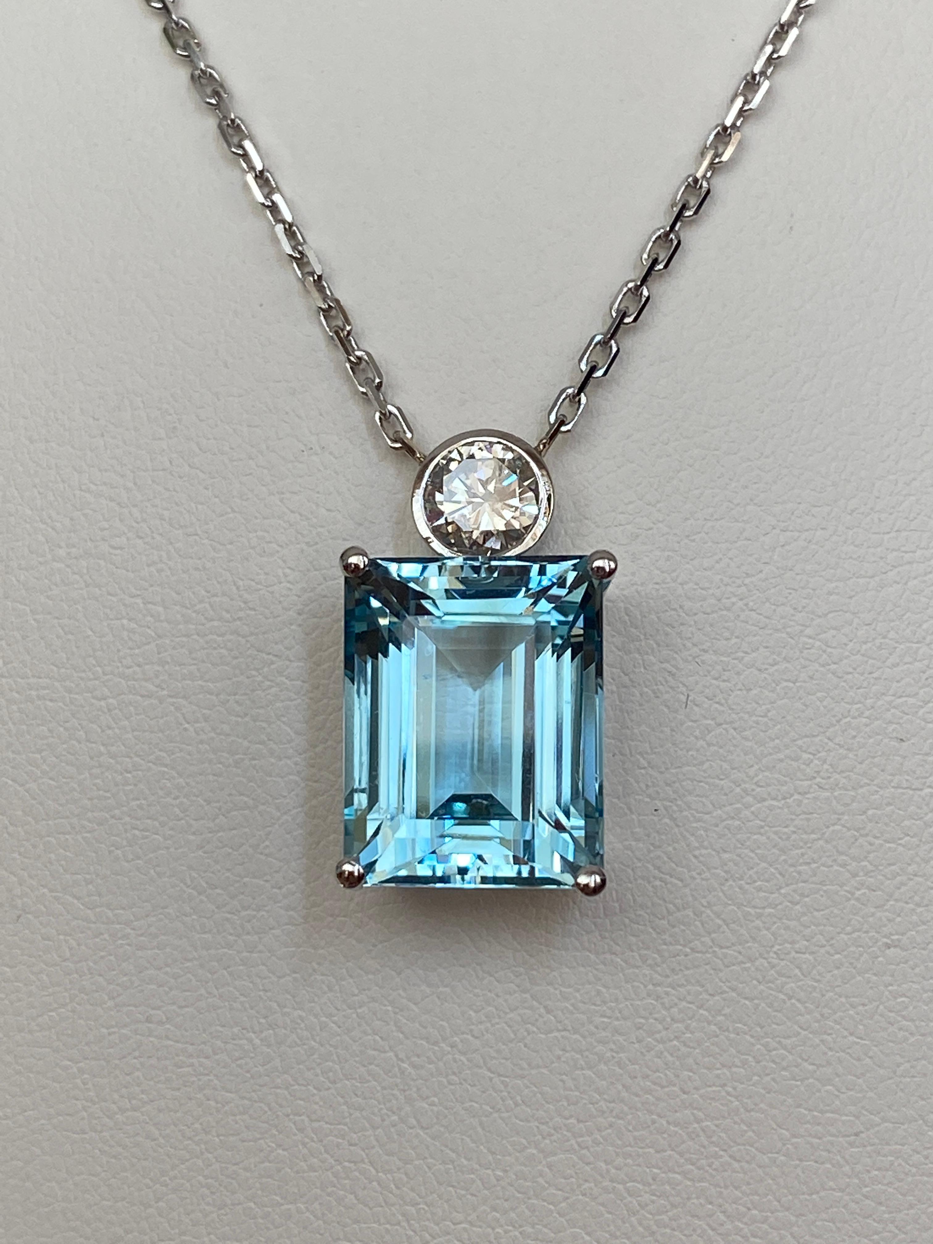 Women's or Men's 18 Karat White Gold Necklace with a Diamond Pendant Decorated with Aquamarine  For Sale