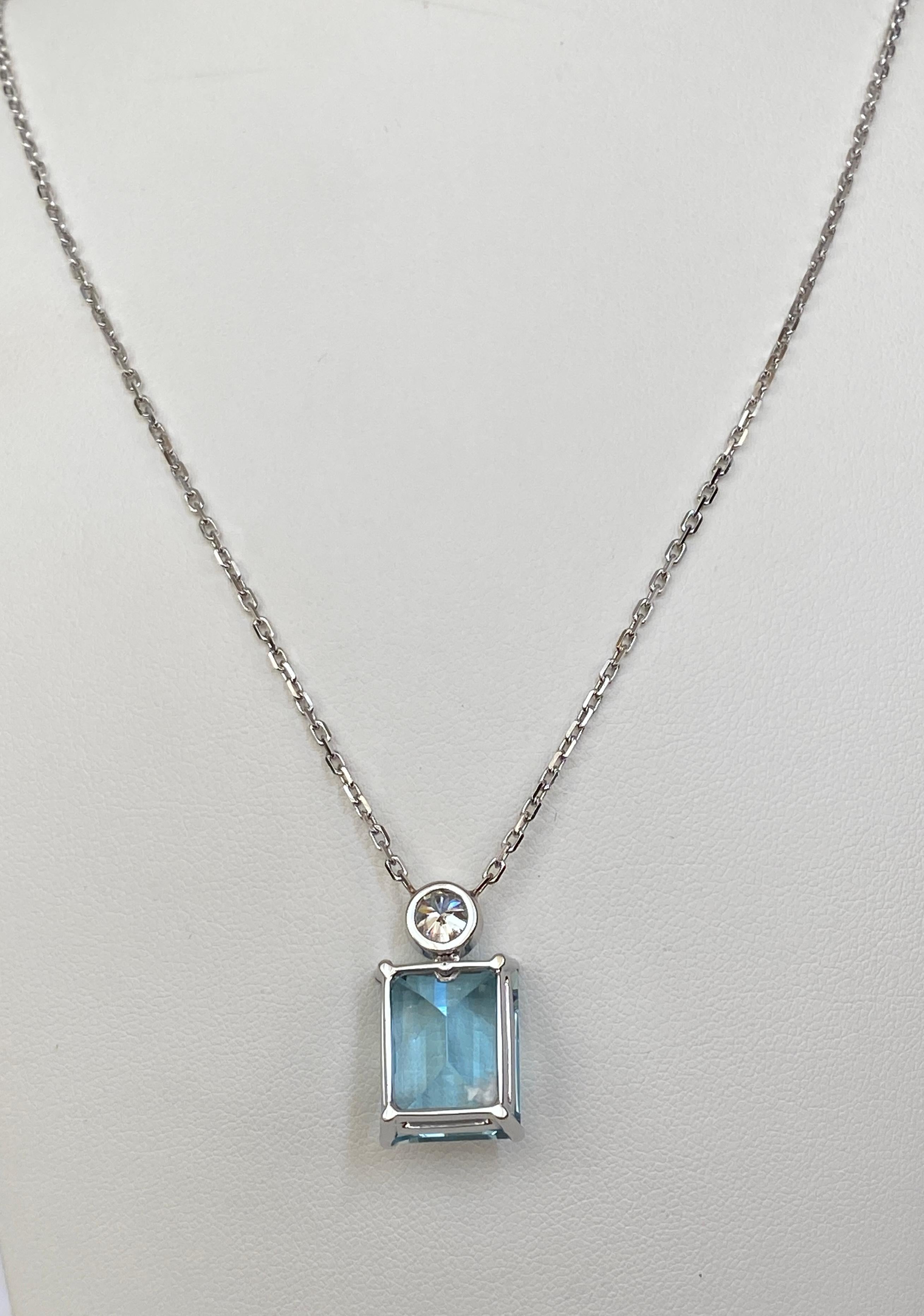 18 Karat White Gold Necklace with a Diamond Pendant Decorated with Aquamarine  For Sale 1
