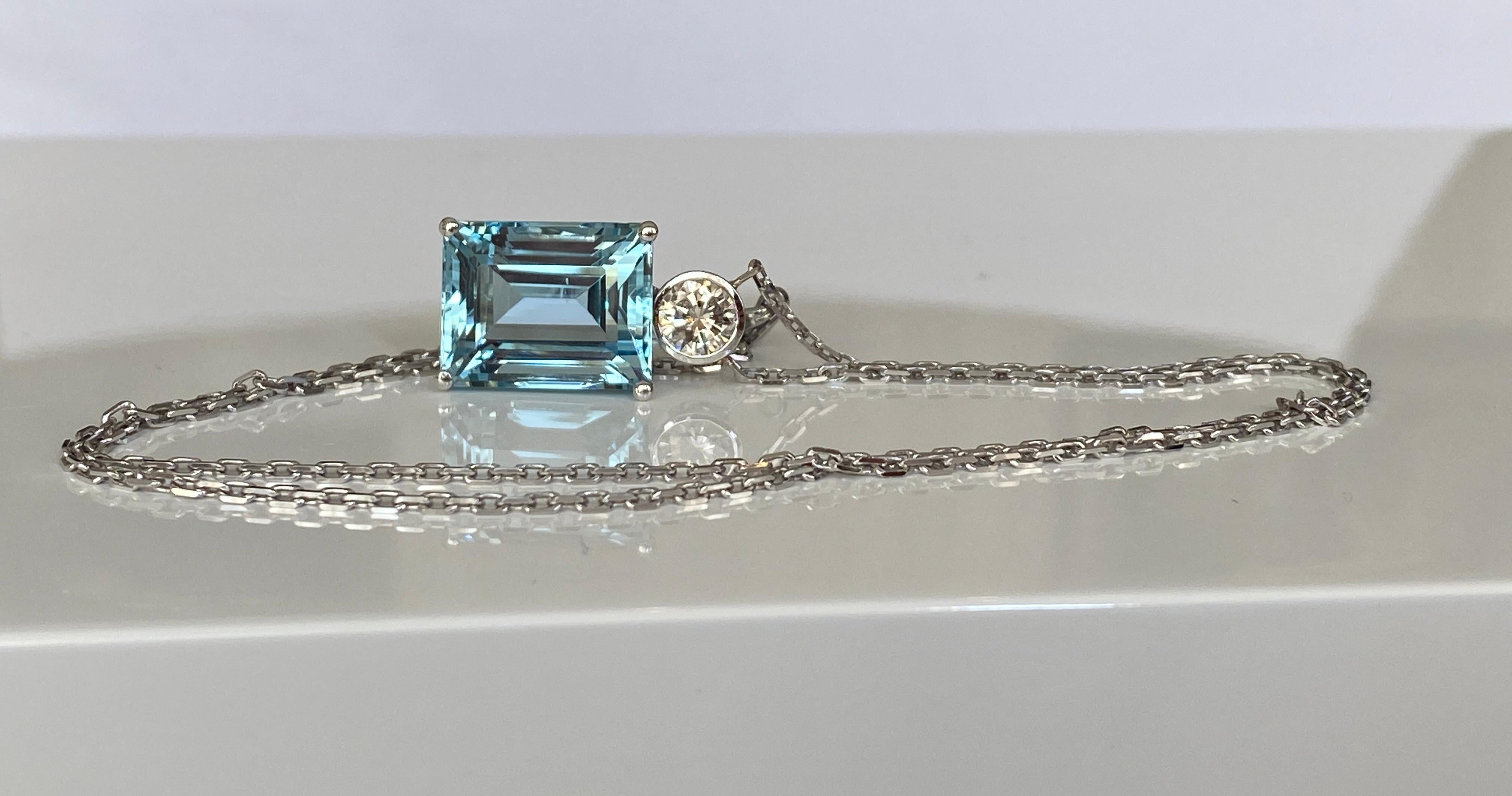 18 Karat White Gold Necklace with a Diamond Pendant Decorated with Aquamarine  For Sale 3