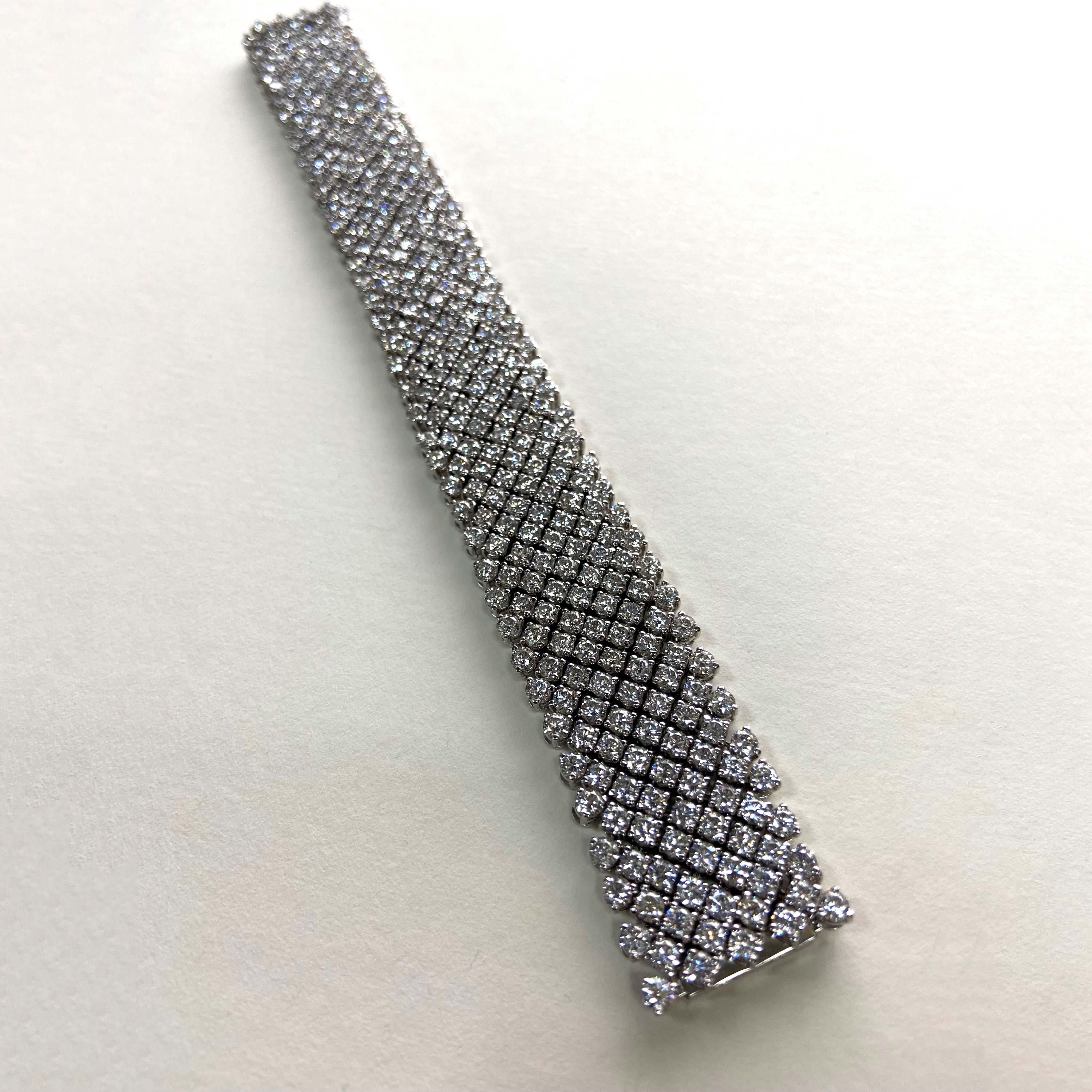 Contemporary 18 Karat White Gold Nine Row Flexible Diamond Bracelet, 32.10 Total Carats For Sale