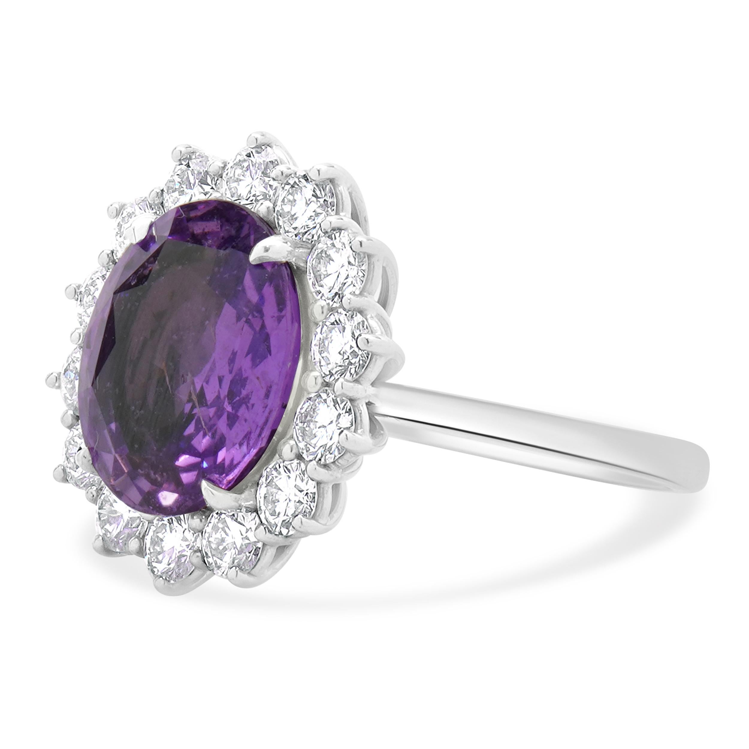 Designer: Sonderanfertigung
MATERIAL: 18K Weißgold
Diamant: 14 runde Diamanten im Brillantschliff = 1,32cttw
Farbe: G
Klarheit: VS2
Saphir: 1 Ovalschliff = 6,07ct
Abmessungen: Die Ringspitze ist 18 mm breit.
Ringgröße: 7 (bitte erlauben Sie zwei