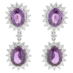 Pendants d'oreilles en or blanc 18 carats avec saphir violet non chauffé et halo de diamants