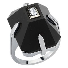 18 Karat White Gold Onyx Gemstone Baguette Tower Cocktail Ring