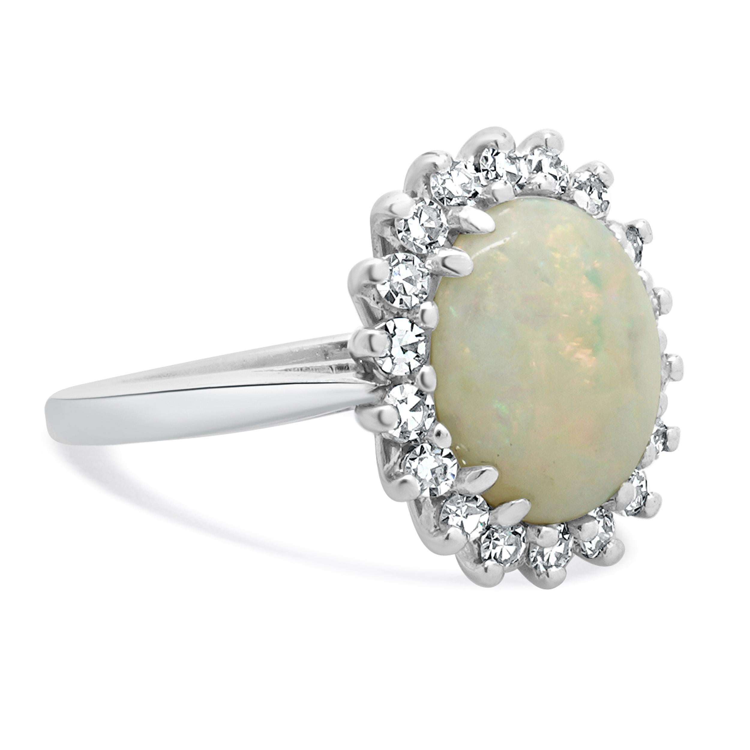 Anello aureola in oro bianco 18 carati con opale e diamante In condizioni ottime in vendita a Scottsdale, AZ