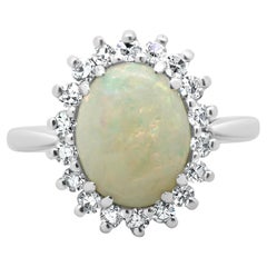 Anello aureola in oro bianco 18 carati con opale e diamante