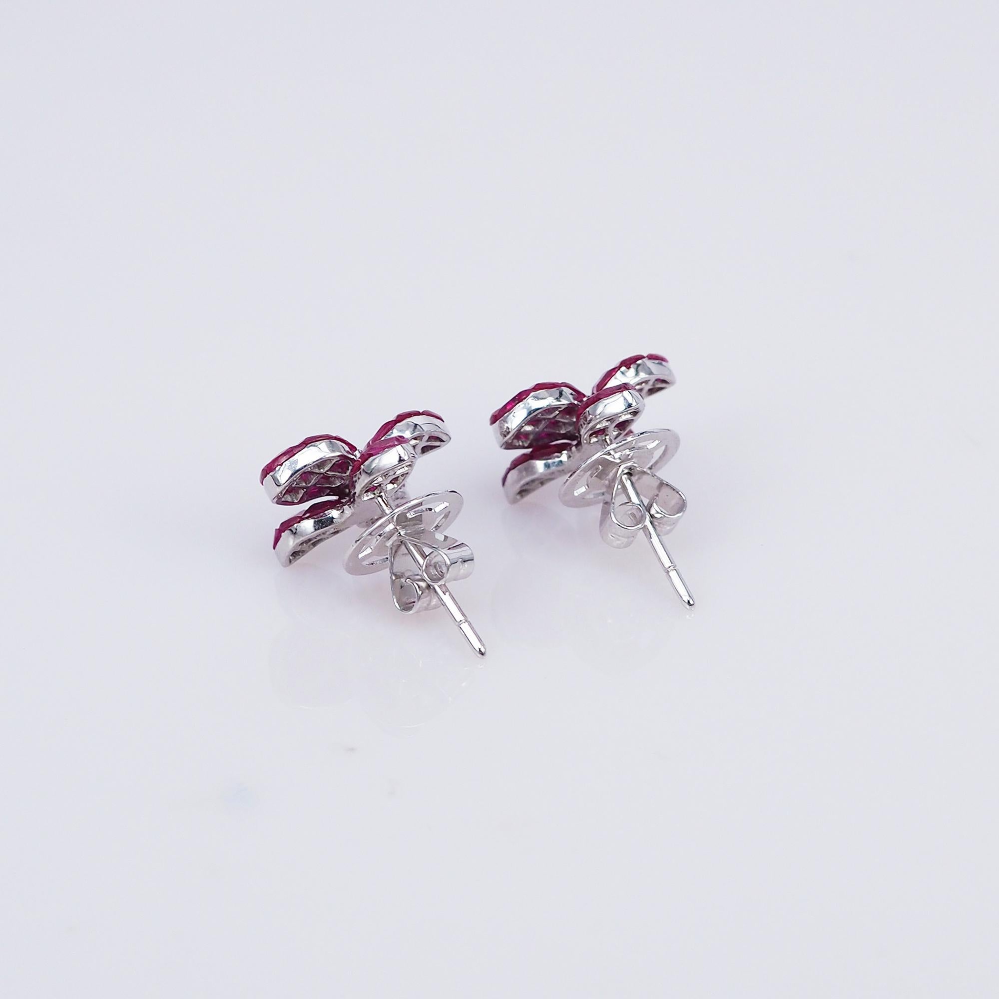 18 Karat White Gold Orchid Flower Ruby Invisible Stud Earrings In New Condition For Sale In Bangkok, TH