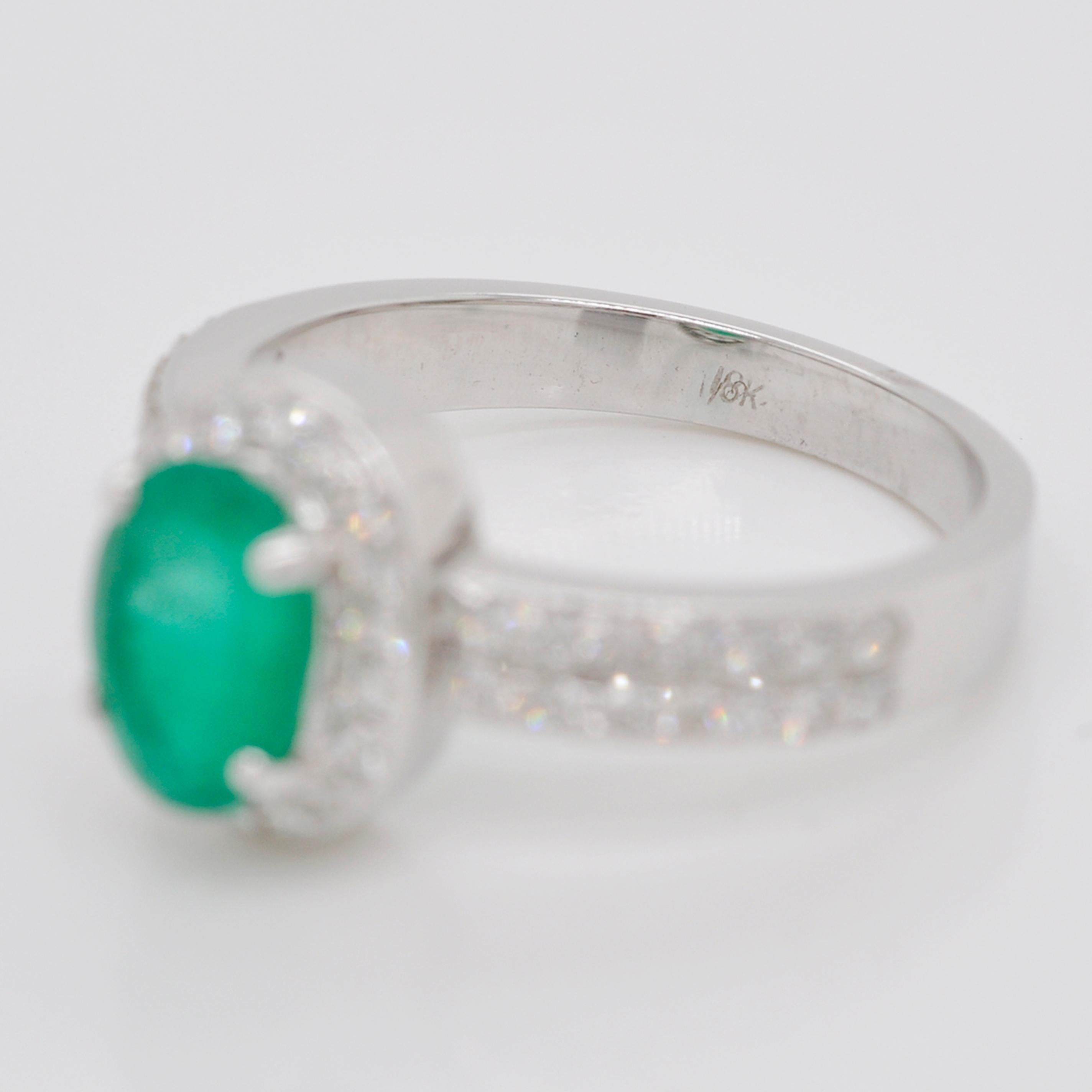 18 Karat White Gold 8.4x6.4 mm Oval Colombian Emerald Diamond Contemporary Ring For Sale 12