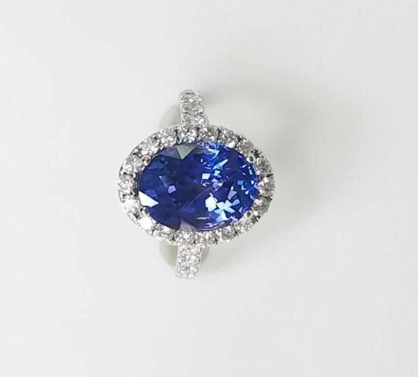 Contemporary 18 Karat White Gold Oval Cut Blue Sapphire and Diamond Ring #17430