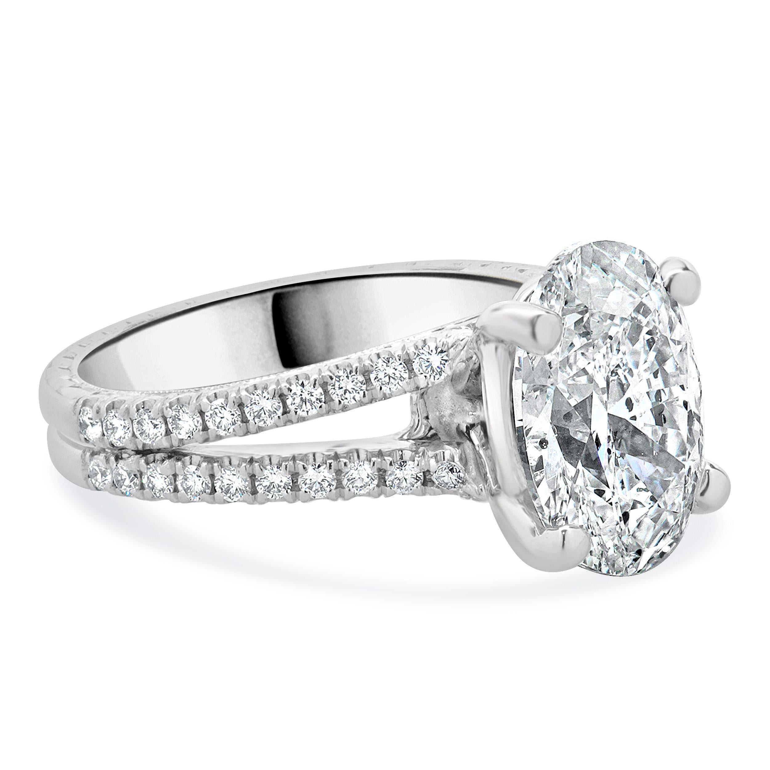 Anello di fidanzamento con diamante taglio ovale in oro bianco 18 carati In condizioni ottime in vendita a Scottsdale, AZ