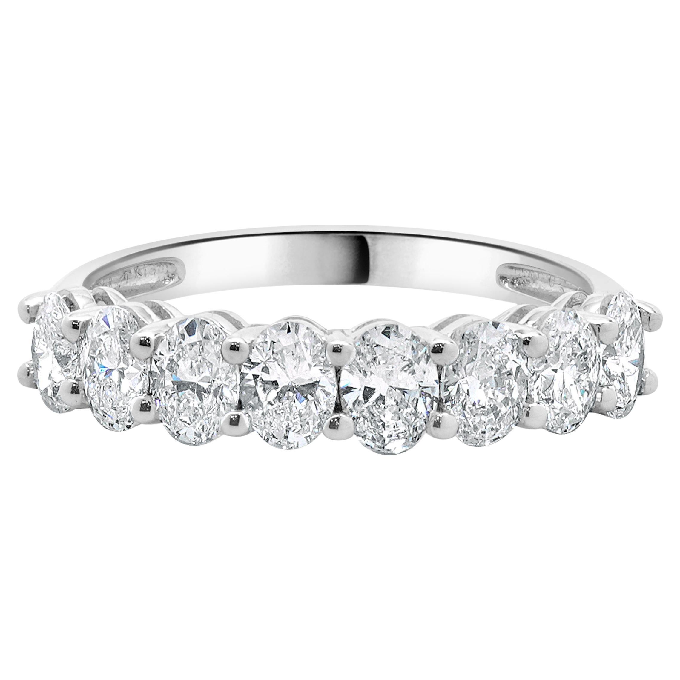 Bracelet en or blanc 18 carats avec diamant ovale en vente
