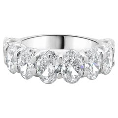 18 Karat White Gold Oval Diamond Band