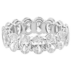 18 Karat White Gold Oval Diamond Band