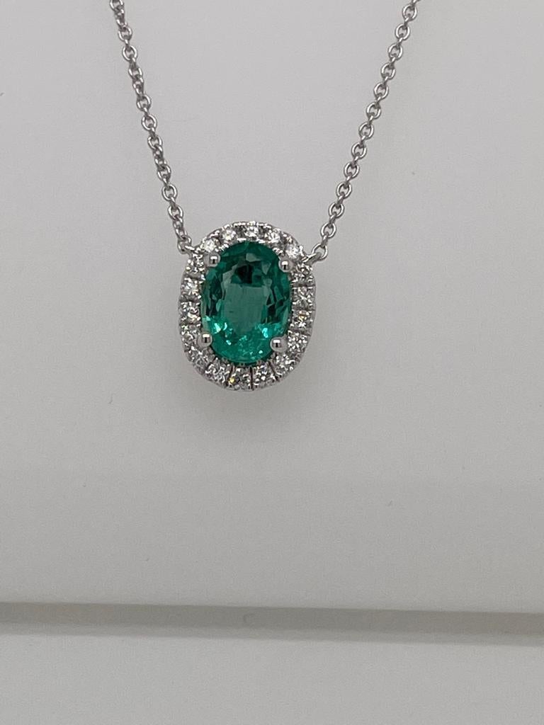 Modern 18 Karat White Gold Oval Emerald & Diamond Necklace For Sale