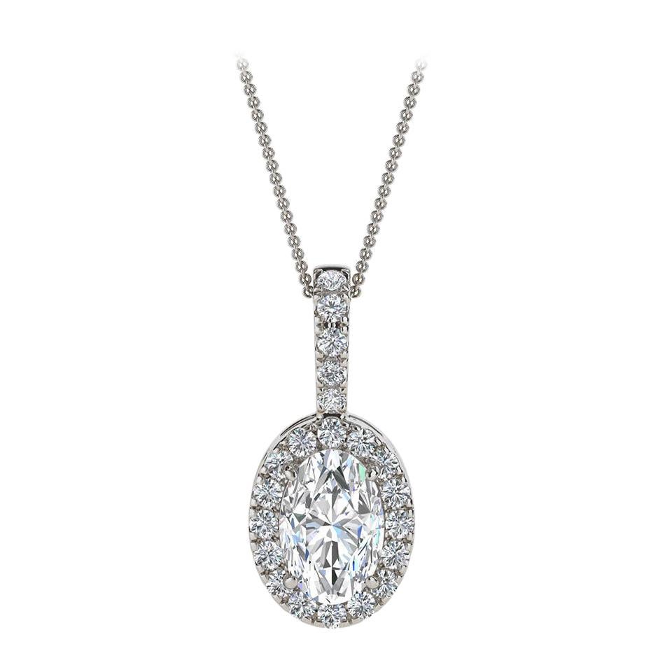 Or blanc 18 carats avec halo de diamants ovales de 1/2 carat