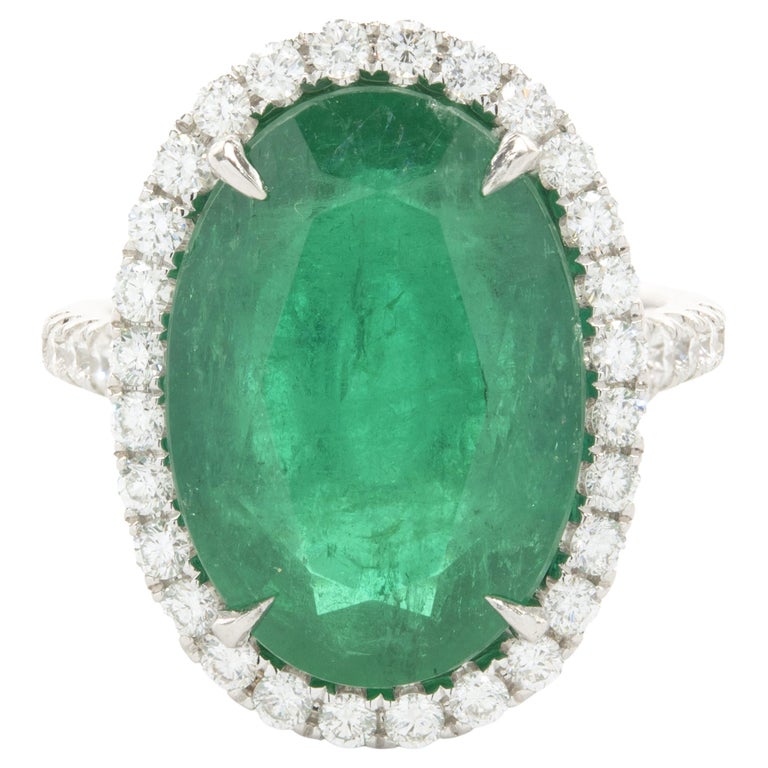 18 Karat White Gold Oval Kelly Green Emerald and Diamond Ring For Sale