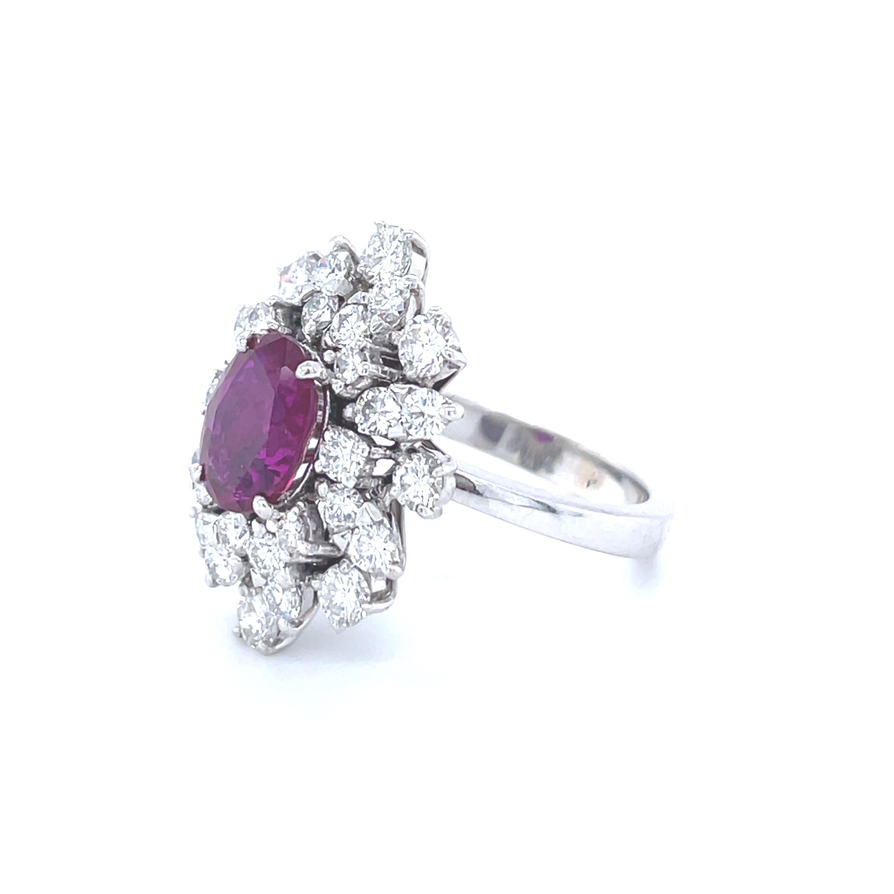 18 Karat White Gold Oval Ruby Diamond Cocktail Ring In New Condition For Sale In Monte-Carlo, MC