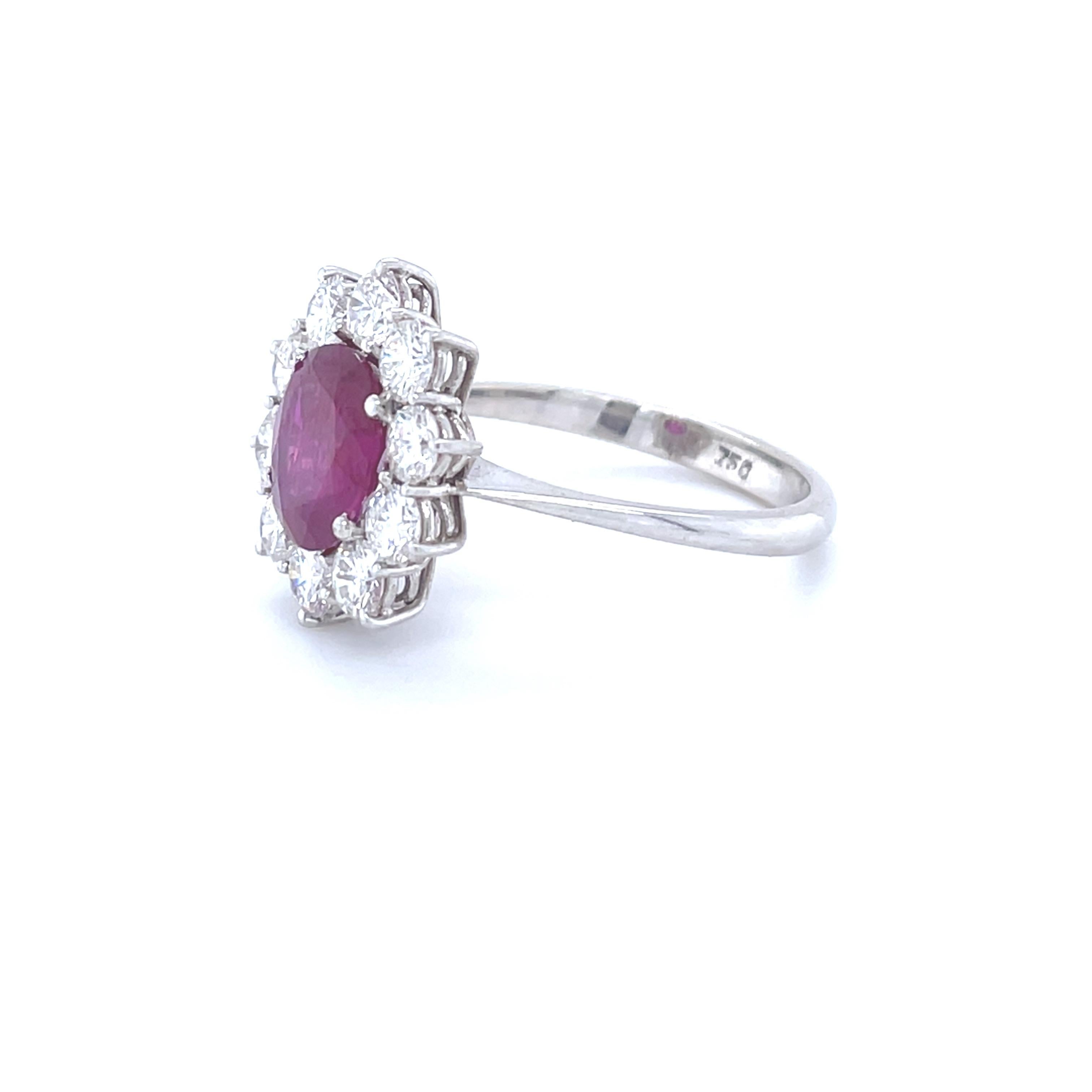 18 Karat White Gold Oval Ruby Round Diamond Cocktail Ring In New Condition For Sale In Monte-Carlo, MC