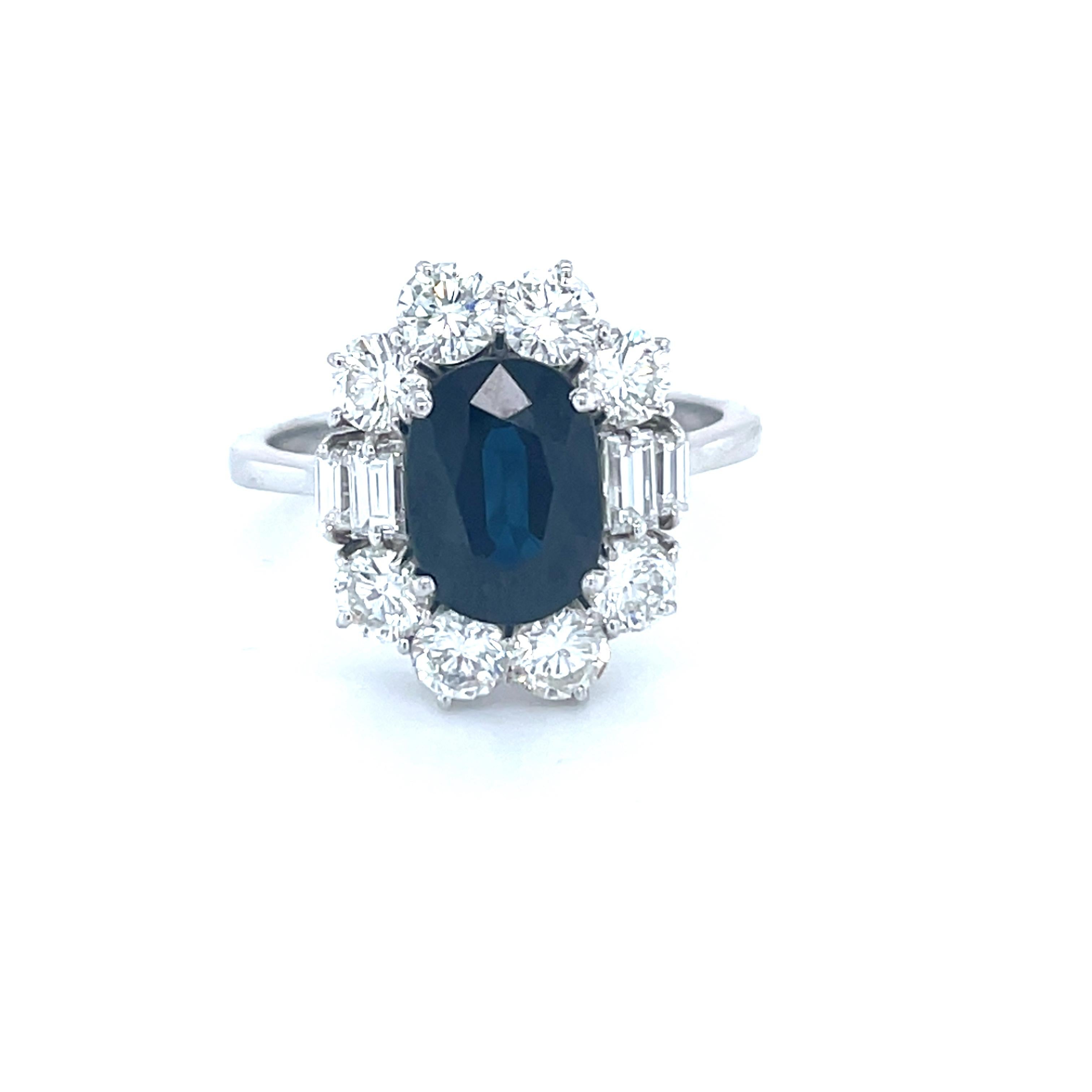 18 Karat White Gold Oval Sapphire Diamond Cocktail Ring In New Condition For Sale In Monte-Carlo, MC