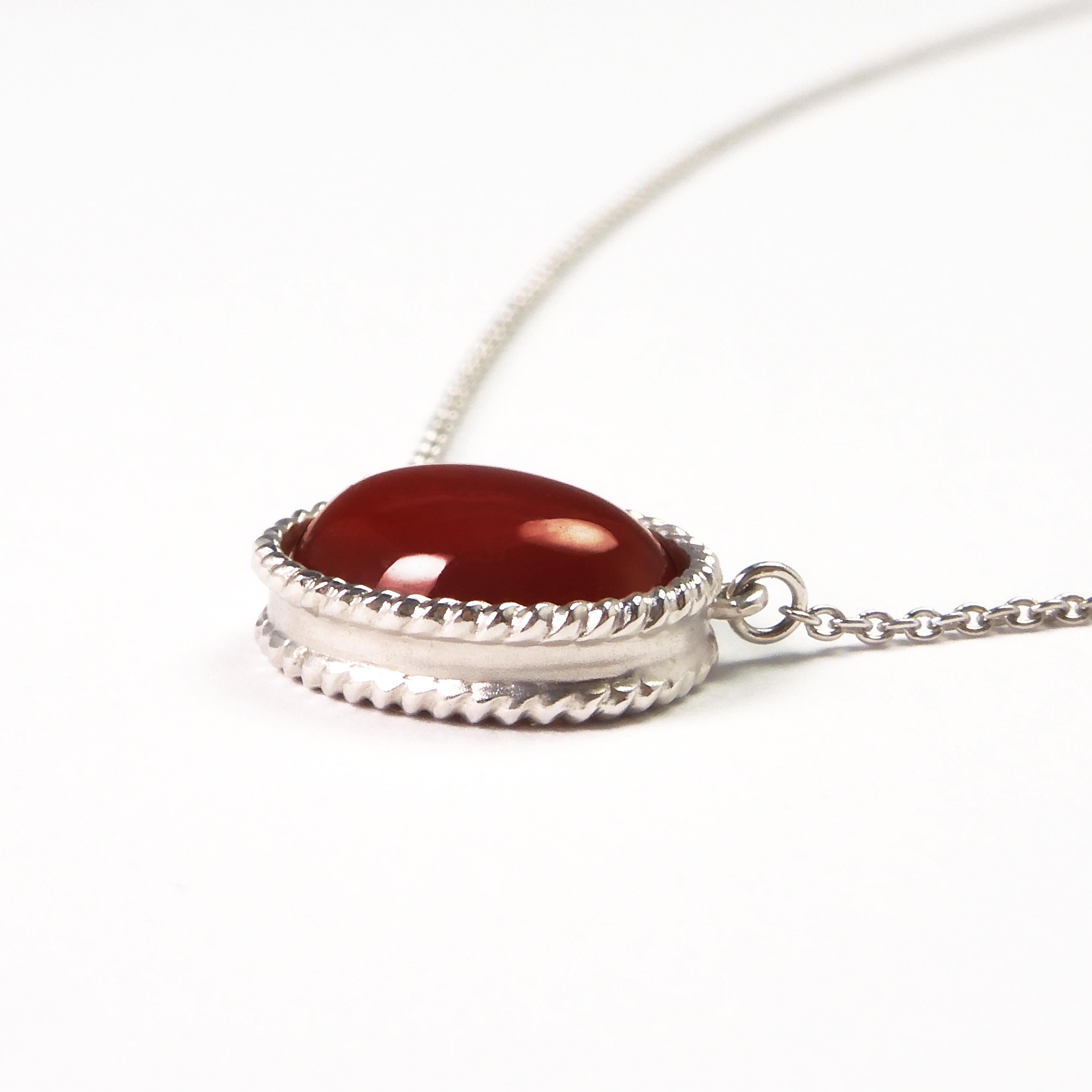 18 Karat White Gold Red Coral Pendant In New Condition For Sale In Tokyo, JP