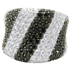 18 Karat White Gold Pave Black and White Diamond Spiral Cigar Band
