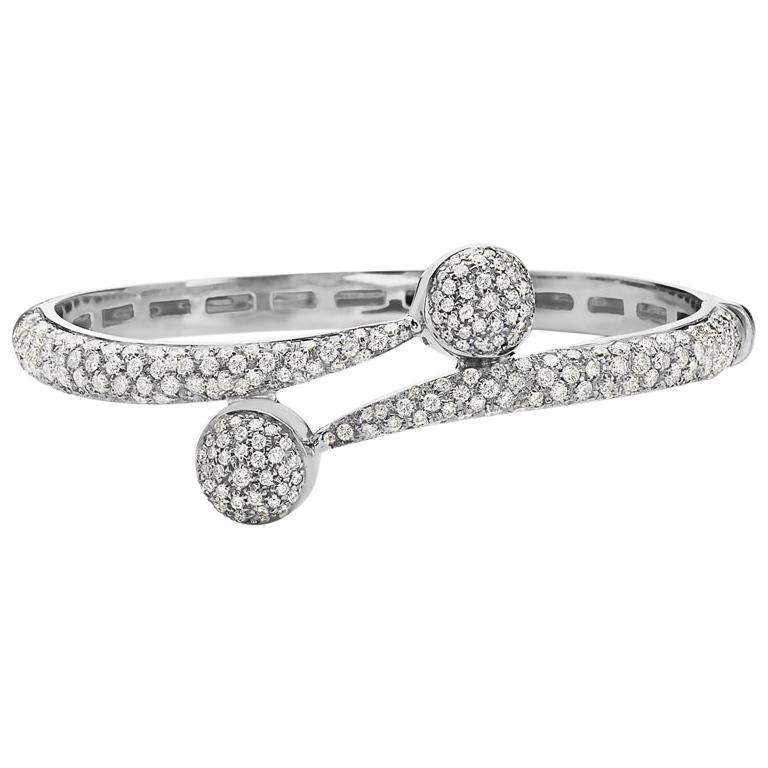 18 Karat White Gold Pave Diamond Bangle Bracelet Bracelet For Sale at
