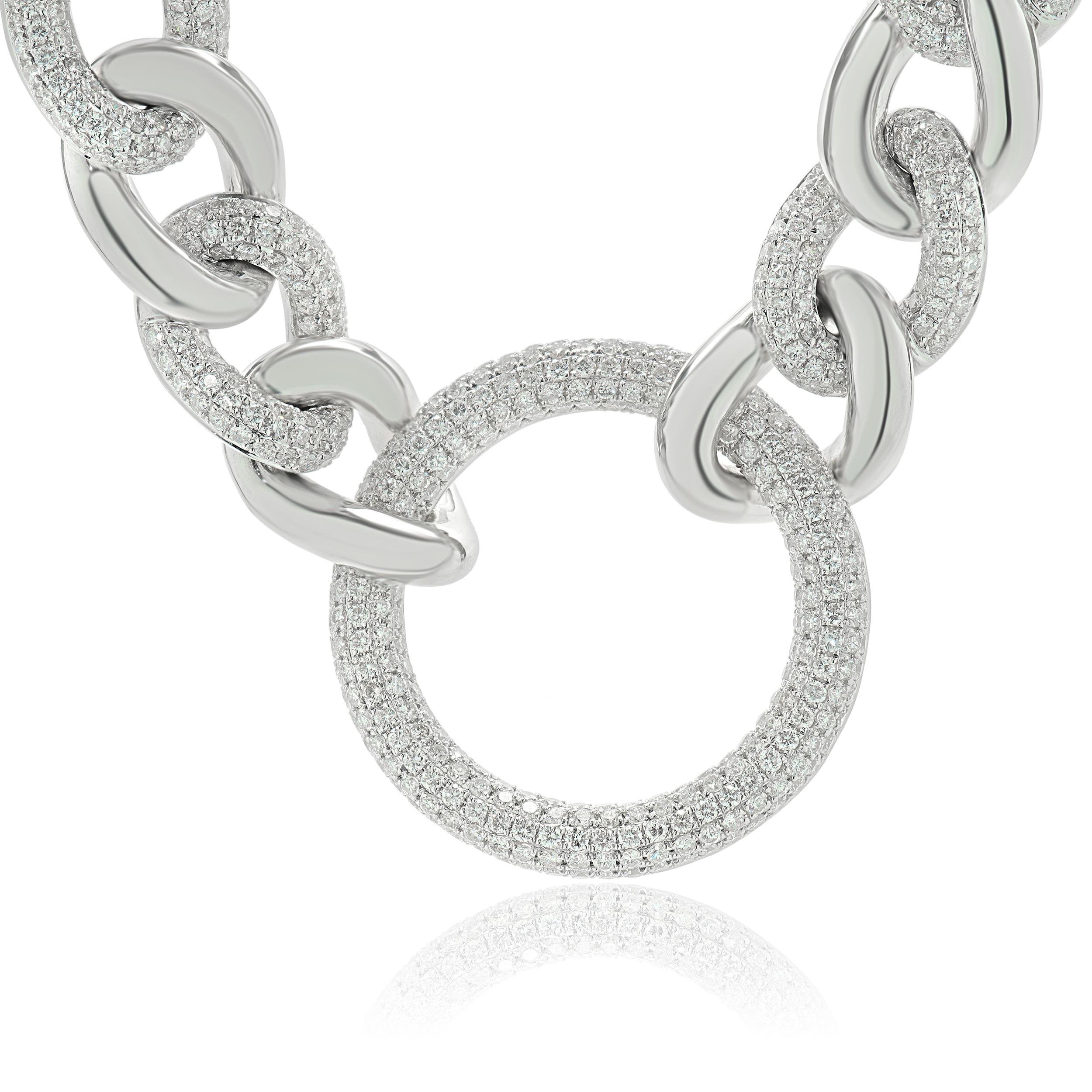 Designer: personalizzato
Materiale: oro bianco 18 carati
Diamanti: 1380 diamanti tondi taglio brillante = 15,00cttw
Colore: G / H.
Chiarezza: SI1
Dimensioni: la collana misura 18 pollici di lunghezza
Peso: 122 grammi
