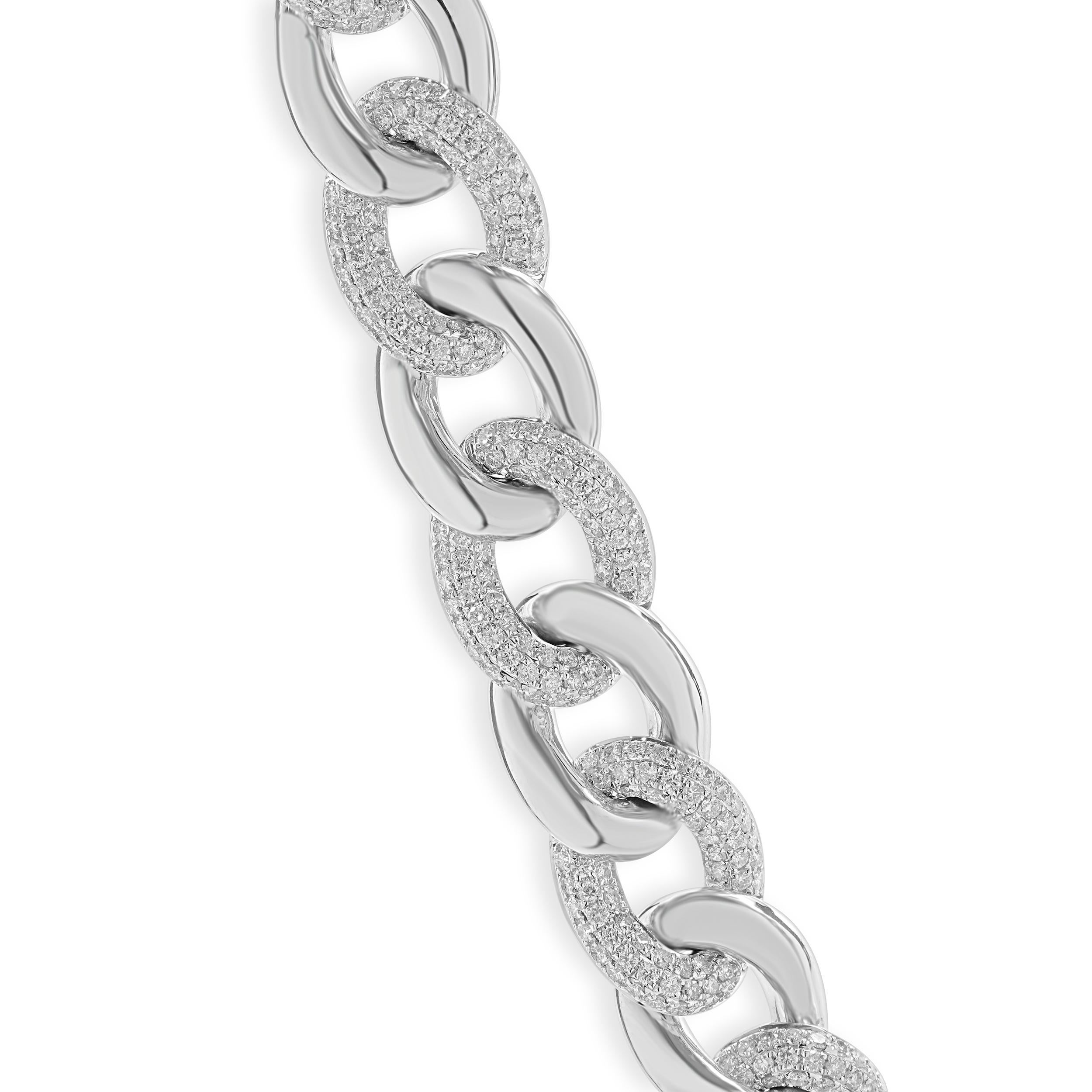 Taglio rotondo Collana Cuban Link in oro bianco 18 carati con pavé di diamanti e cerchio aperto centrale in vendita