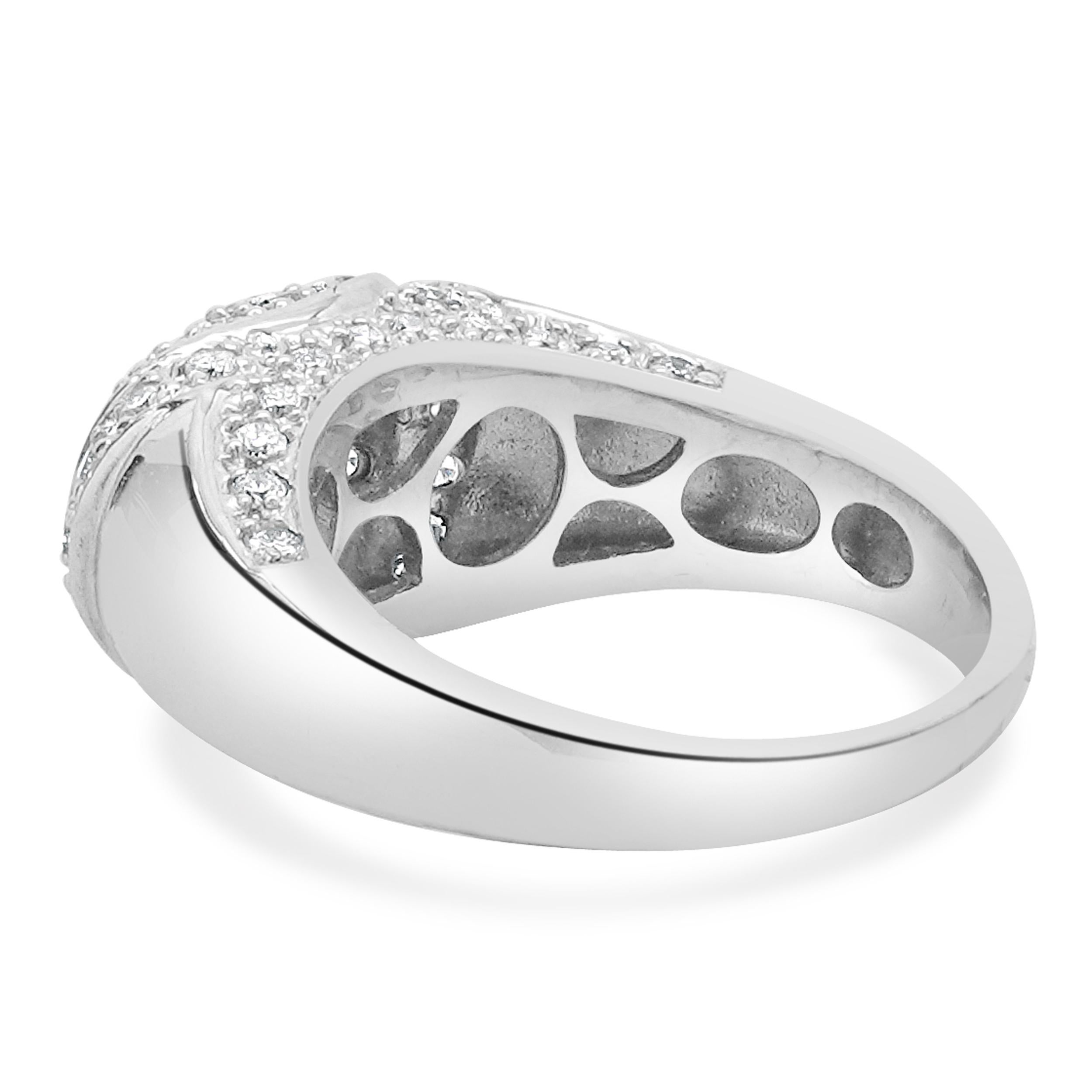 Anello a cupola con diamanti in oro bianco 18 carati In condizioni ottime in vendita a Scottsdale, AZ