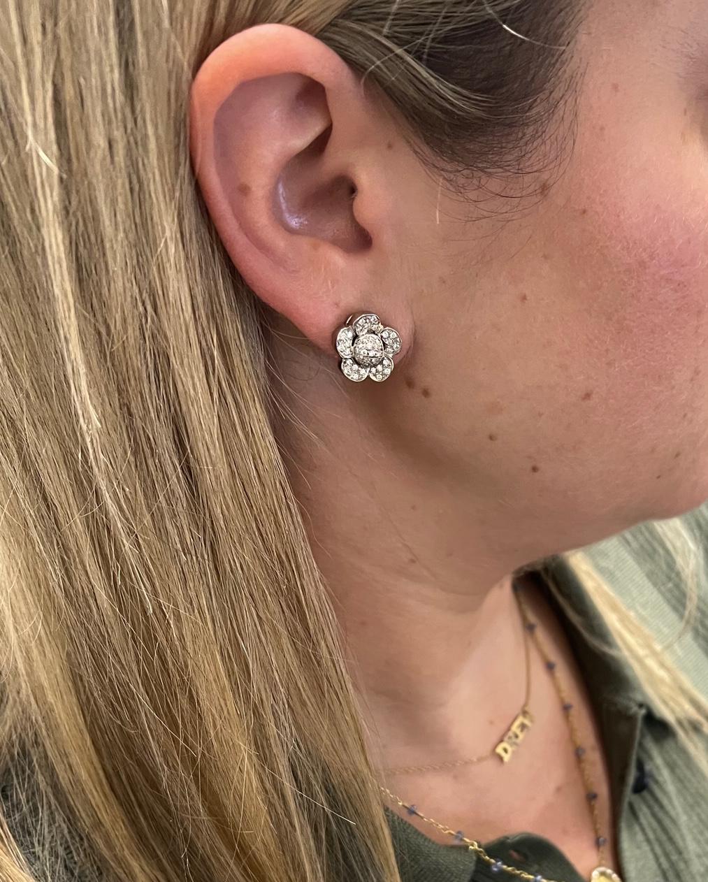 Women's 18 Karat White Gold Pavé Natural Diamond Flower Earrings