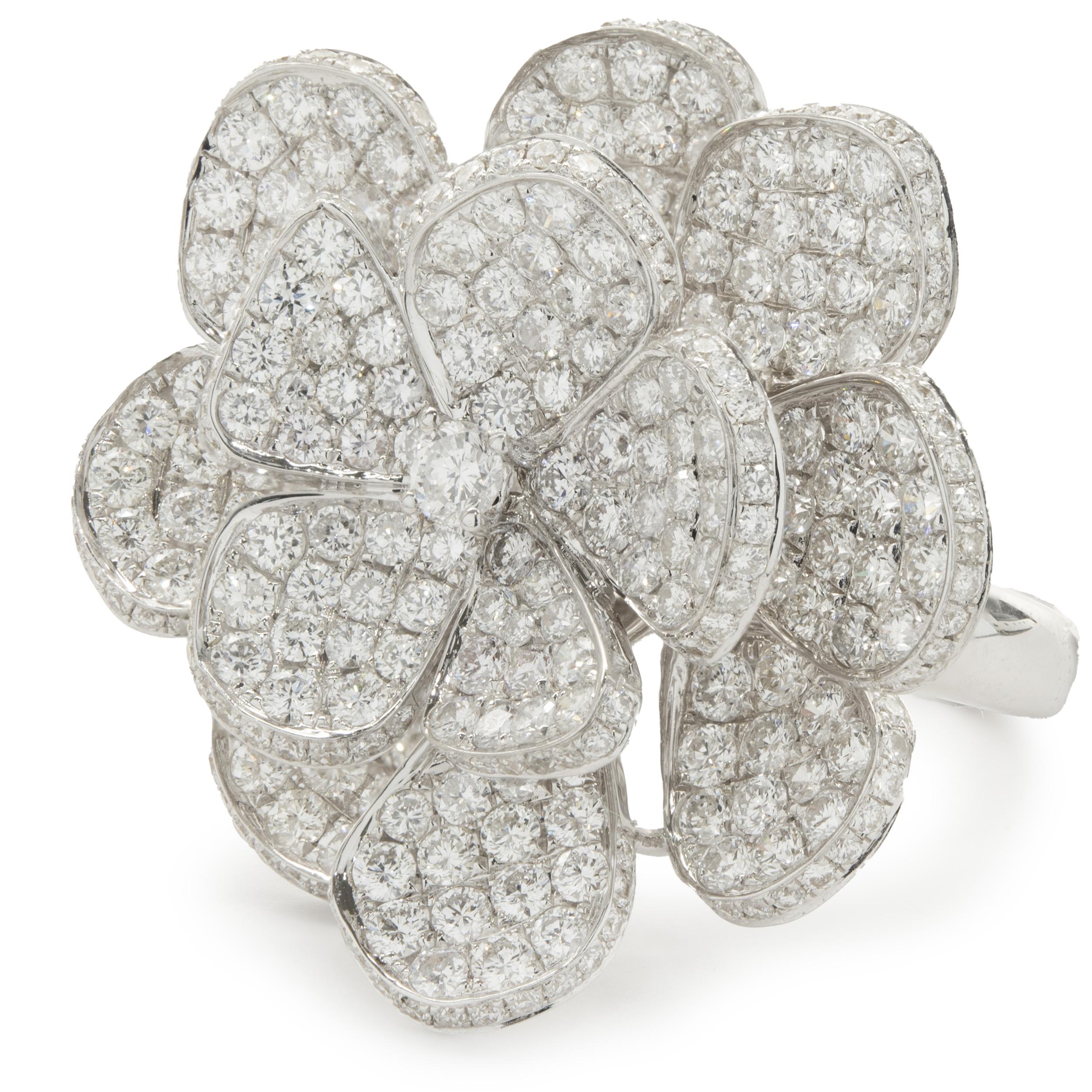 18 Karat White Gold Pave Diamond Flower Ring In Excellent Condition For Sale In Scottsdale, AZ