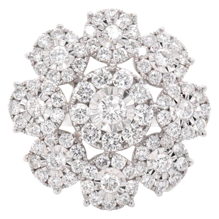 18 Karat White Gold Pavé Diamond Flower Ring For Sale at 1stDibs