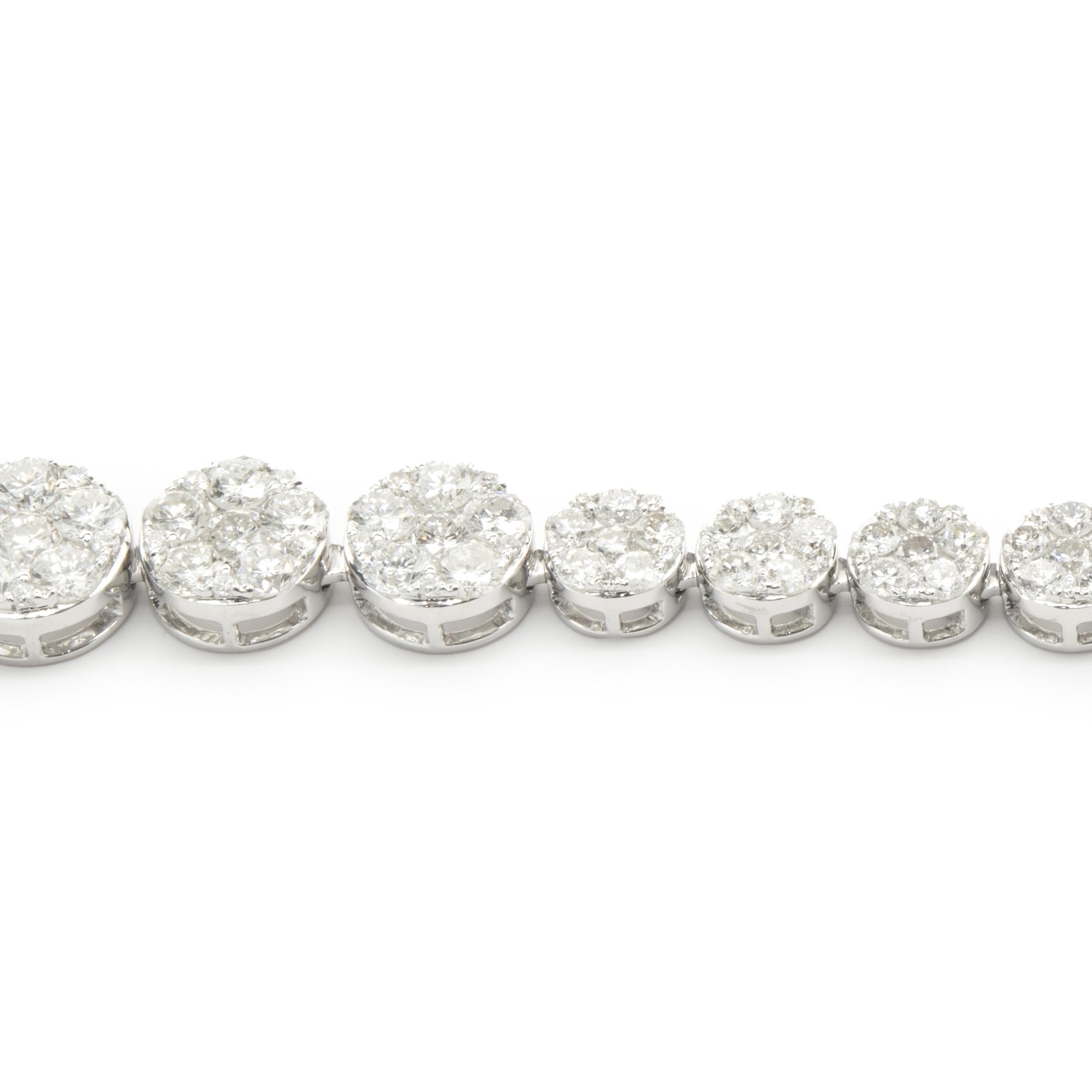 18 Karat Weißgold abgestufte Halskette mit Pavé-Diamanten im Zustand „Hervorragend“ im Angebot in Scottsdale, AZ