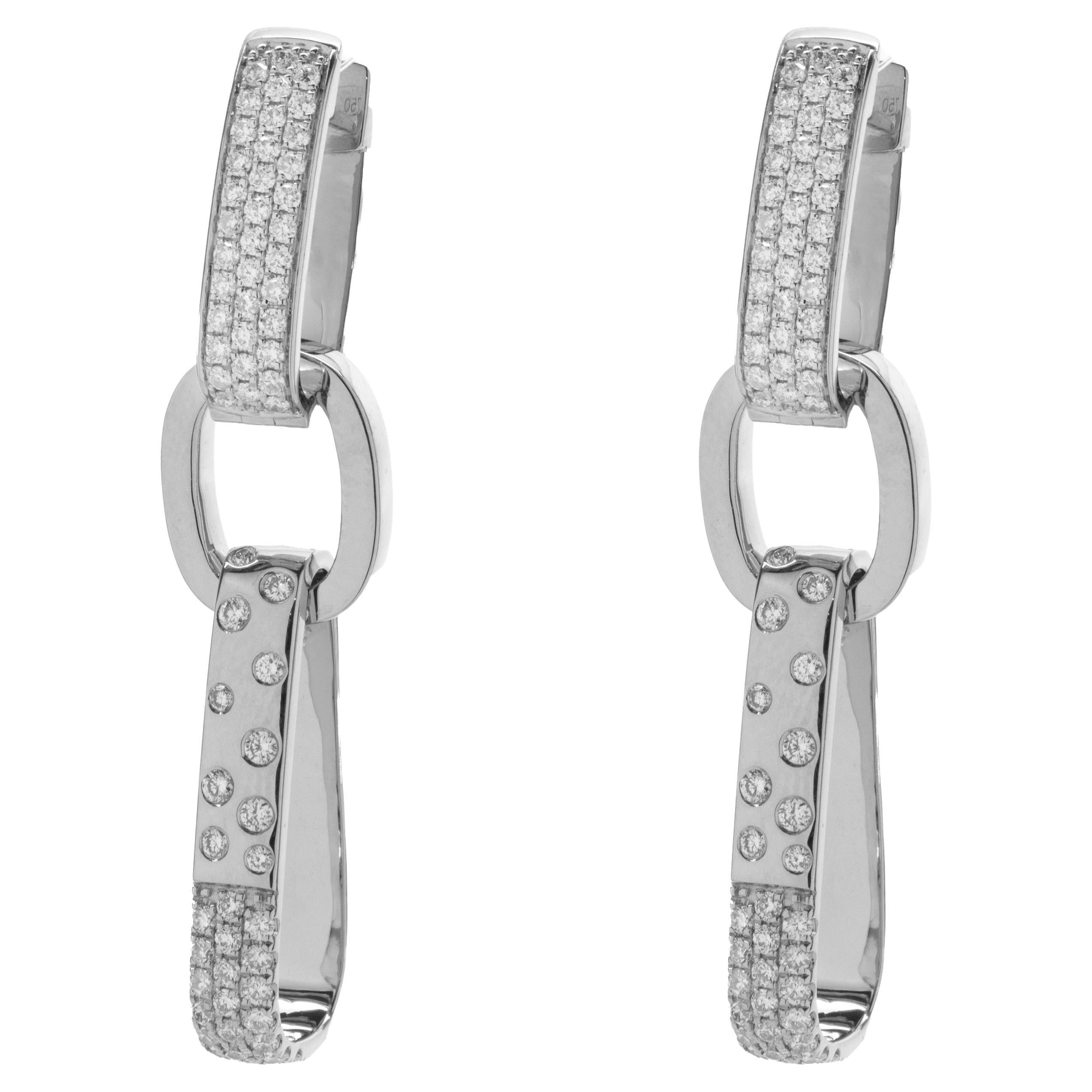 Pendientes de gota geométricos industriales de oro blanco de 18 quilates con pavé de diamantes