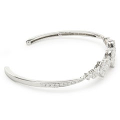 Brazalete de oro blanco de 18 quilates con pavé de diamantes en varias formas