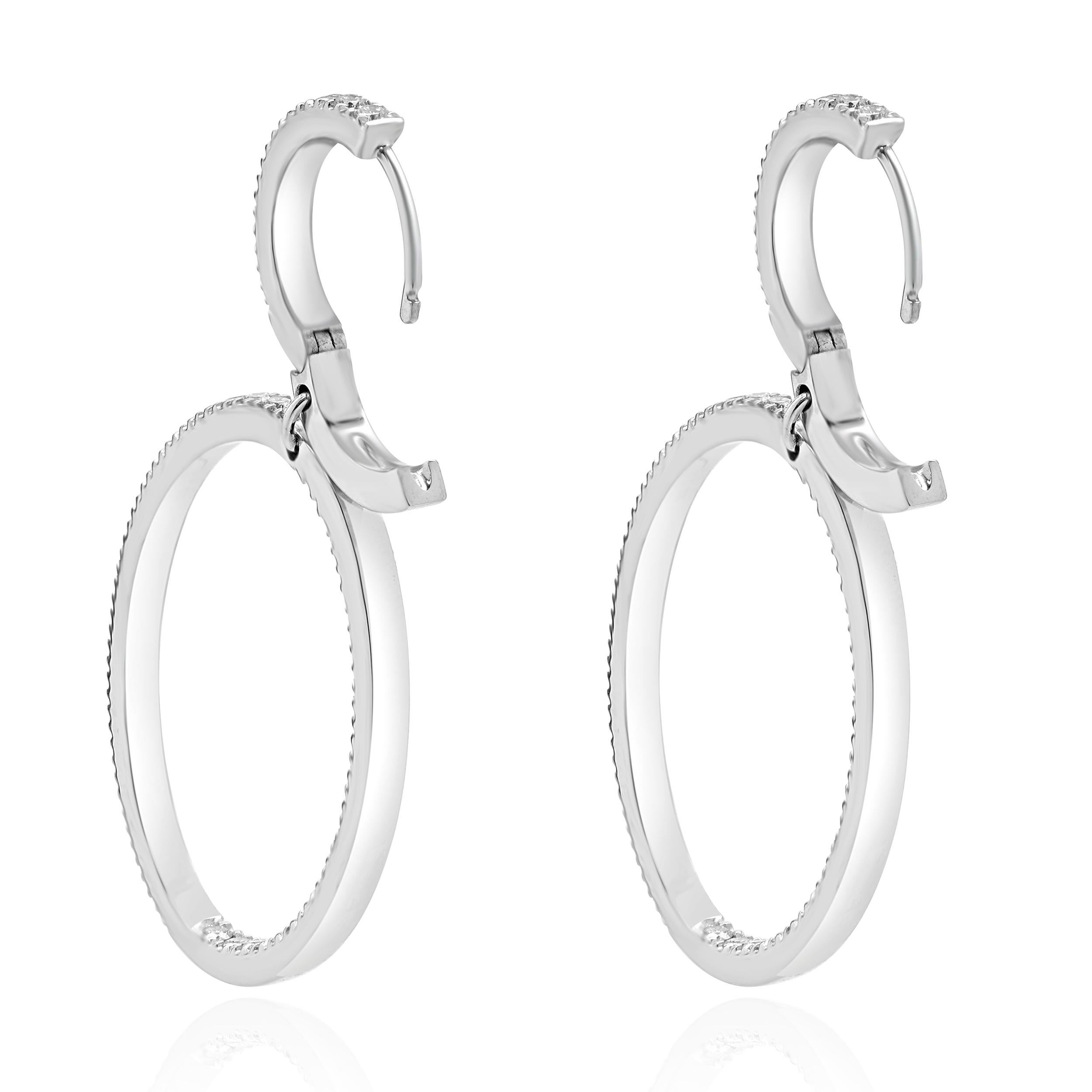 Taglio brillante Orecchini a cerchio ovali in oro bianco 18 carati con pavé di diamanti in vendita