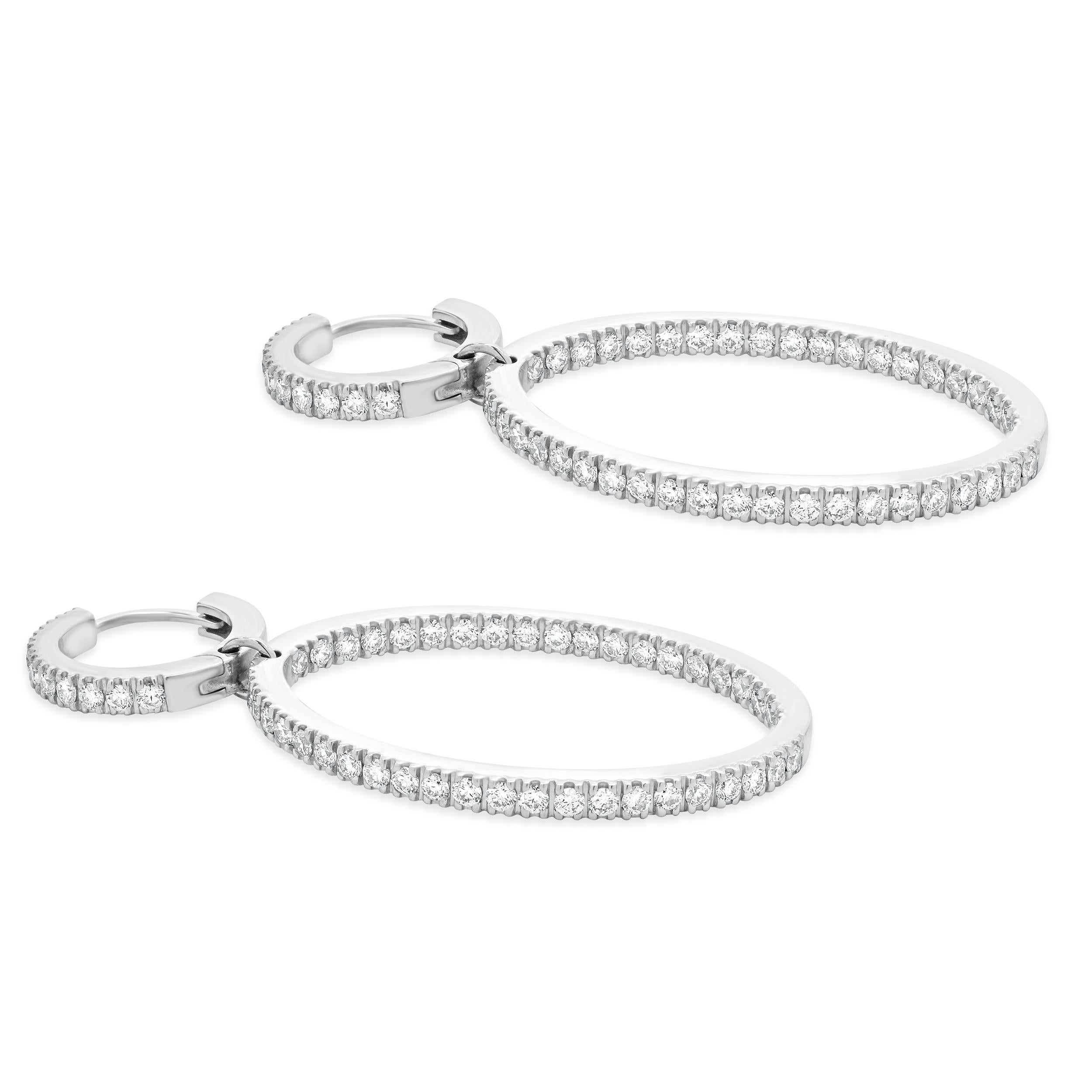 Orecchini a cerchio ovali in oro bianco 18 carati con pavé di diamanti In condizioni ottime in vendita a Scottsdale, AZ