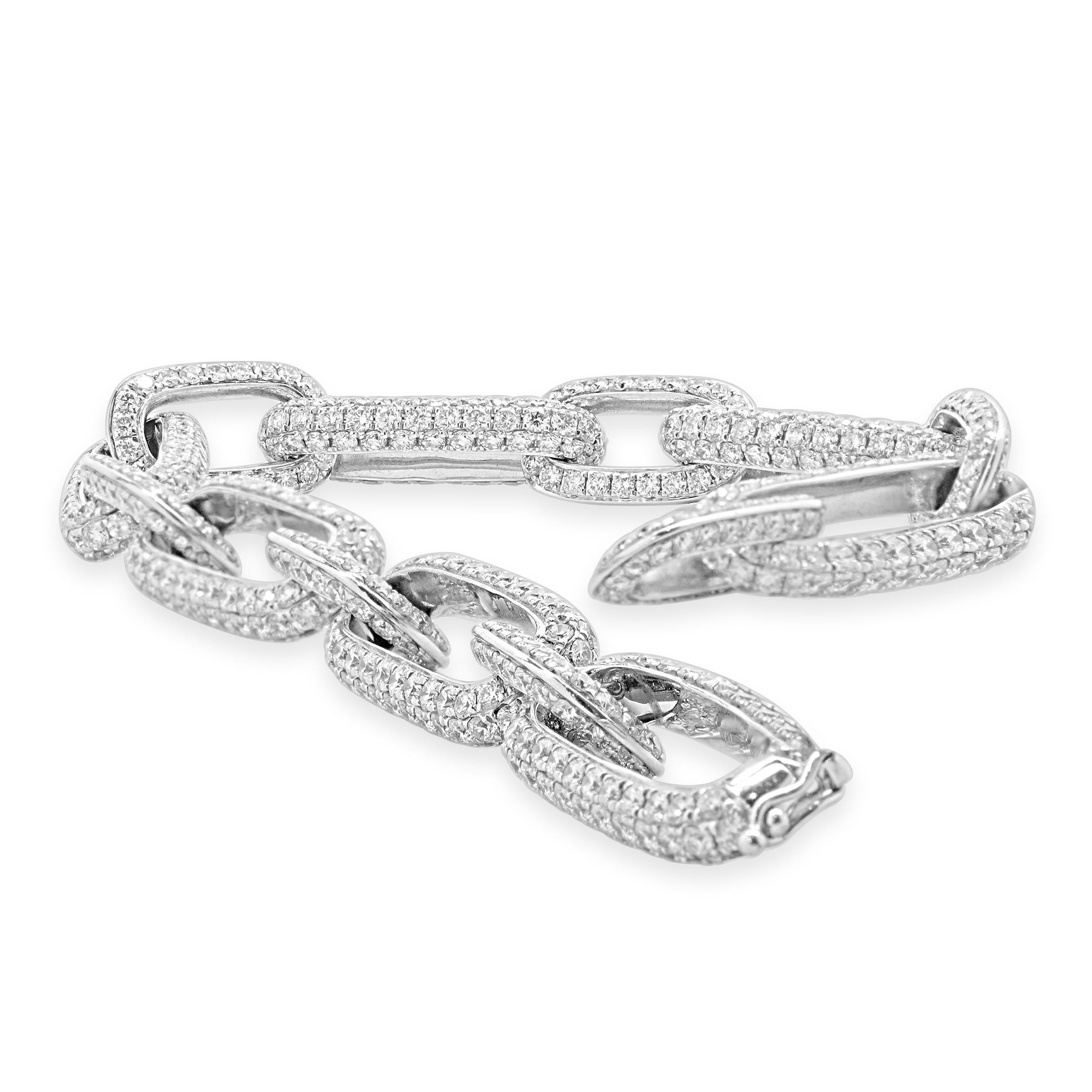Taglio rotondo Bracciale Paperclip in oro bianco 18 carati con pavé di diamanti in vendita